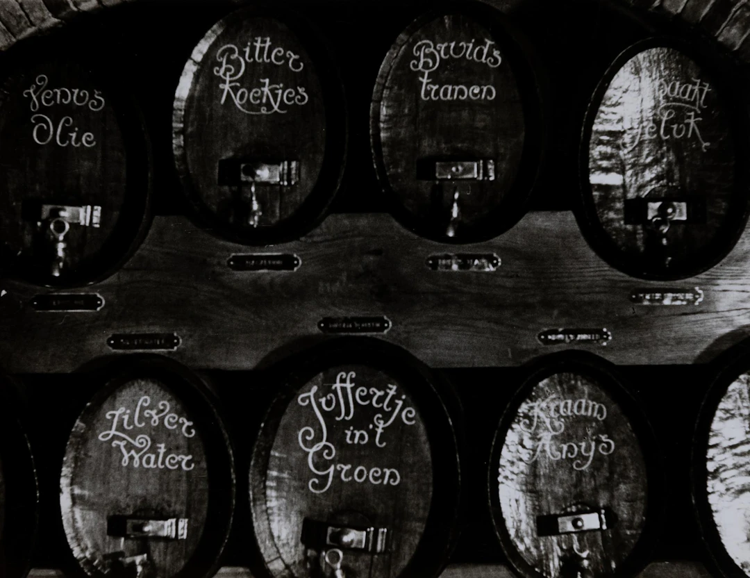 Horst H. Baumann (1934 Aachen - 2019 Düsseldorf) Whiskey-Destillation