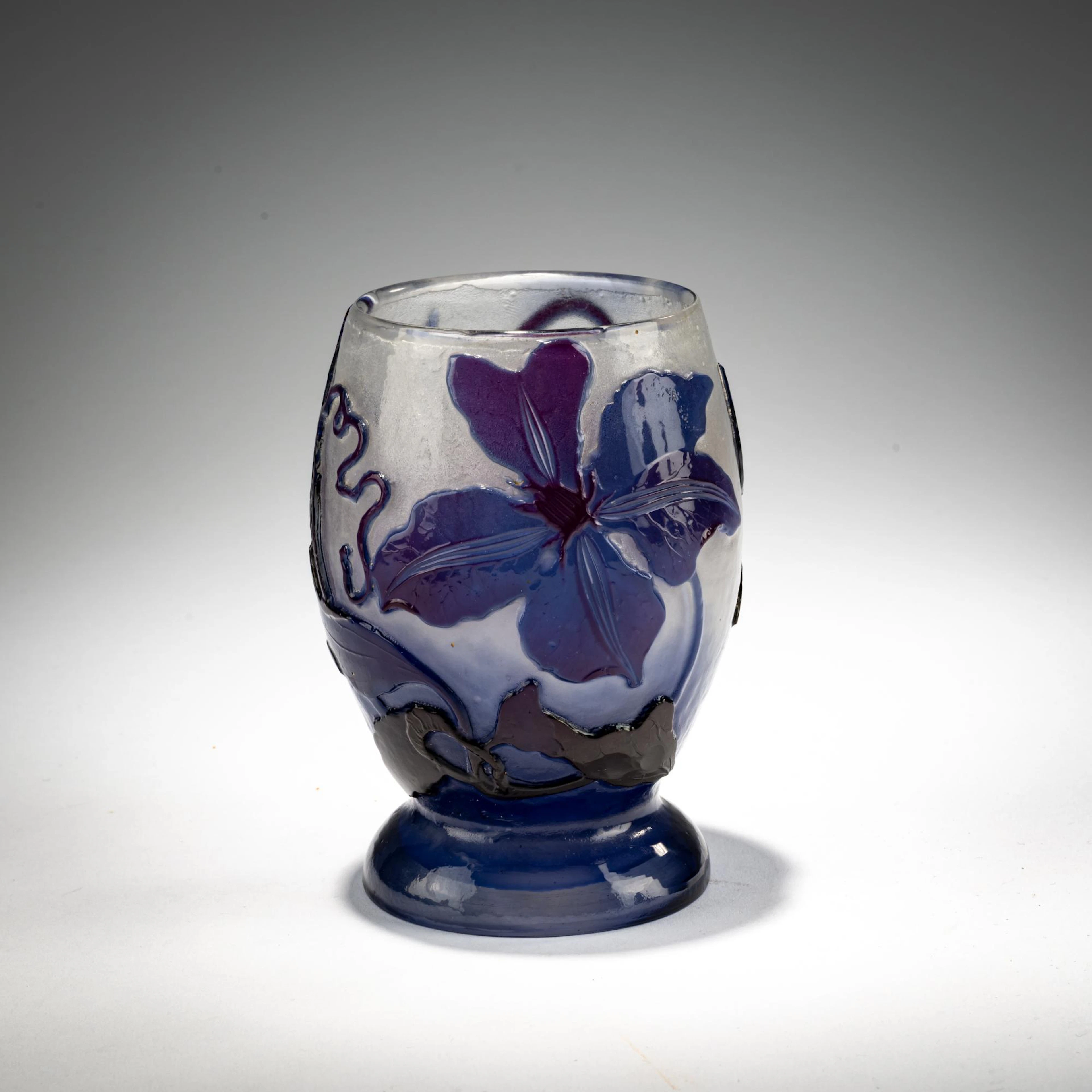 Emile Gallé, Nancy Fußvase 'Clématites', um 1900