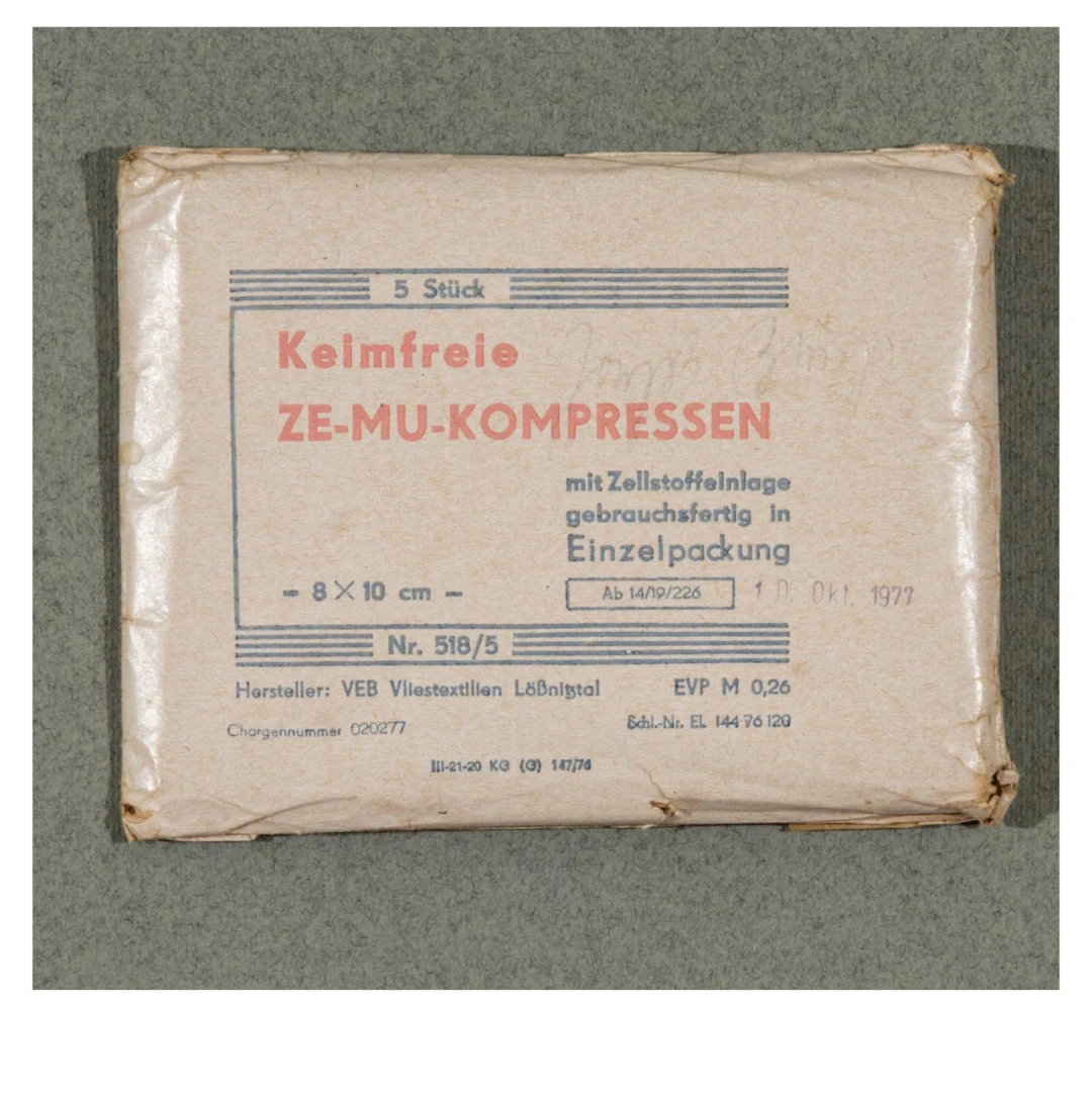 Joseph Beuys (1921 Krefeld - 1986 Düsseldorf) Keimfreie Ze-Mu-Kompressen