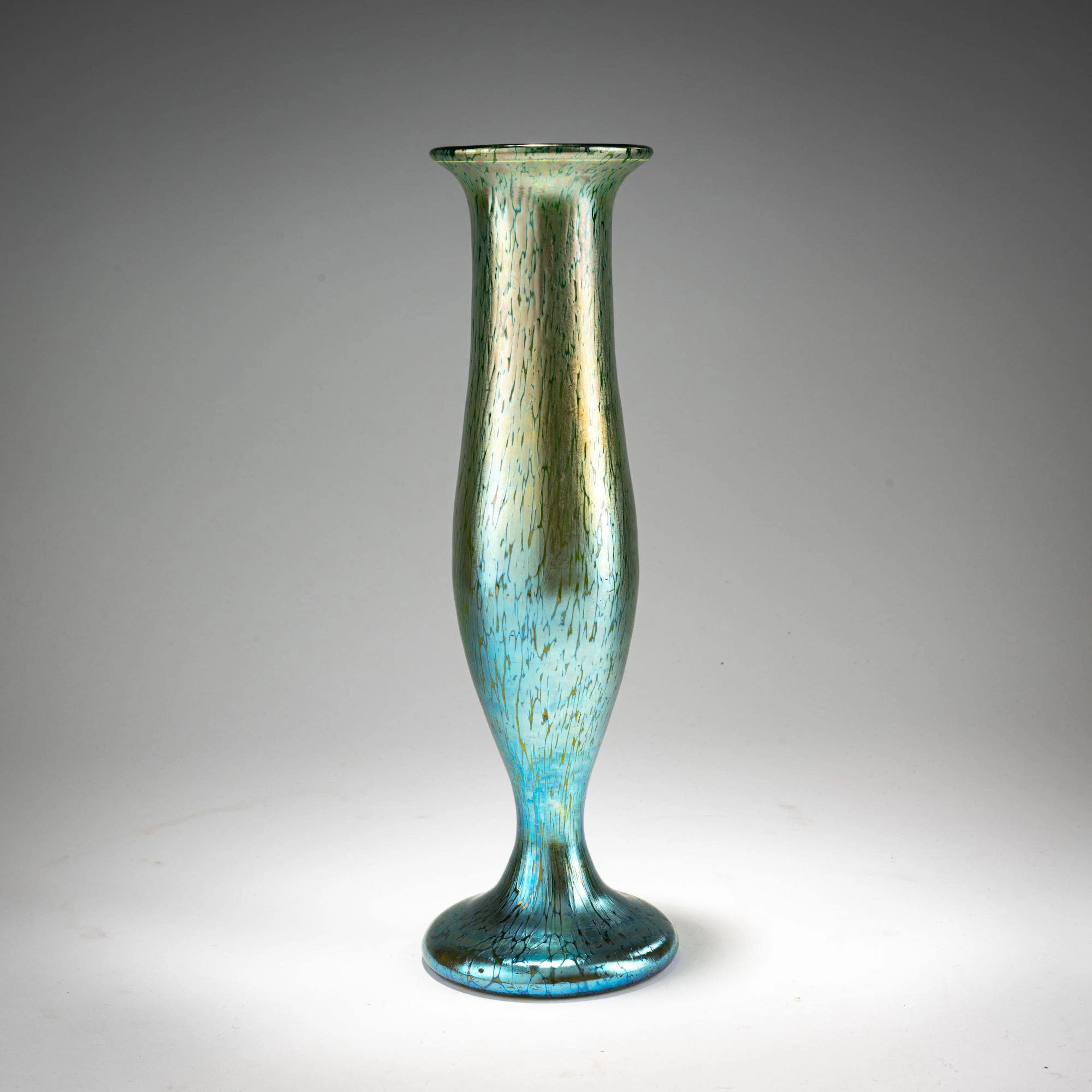 Lötz Wwe., Klostermühle Schlanke 'Papillon'-Vase, 1898-1900