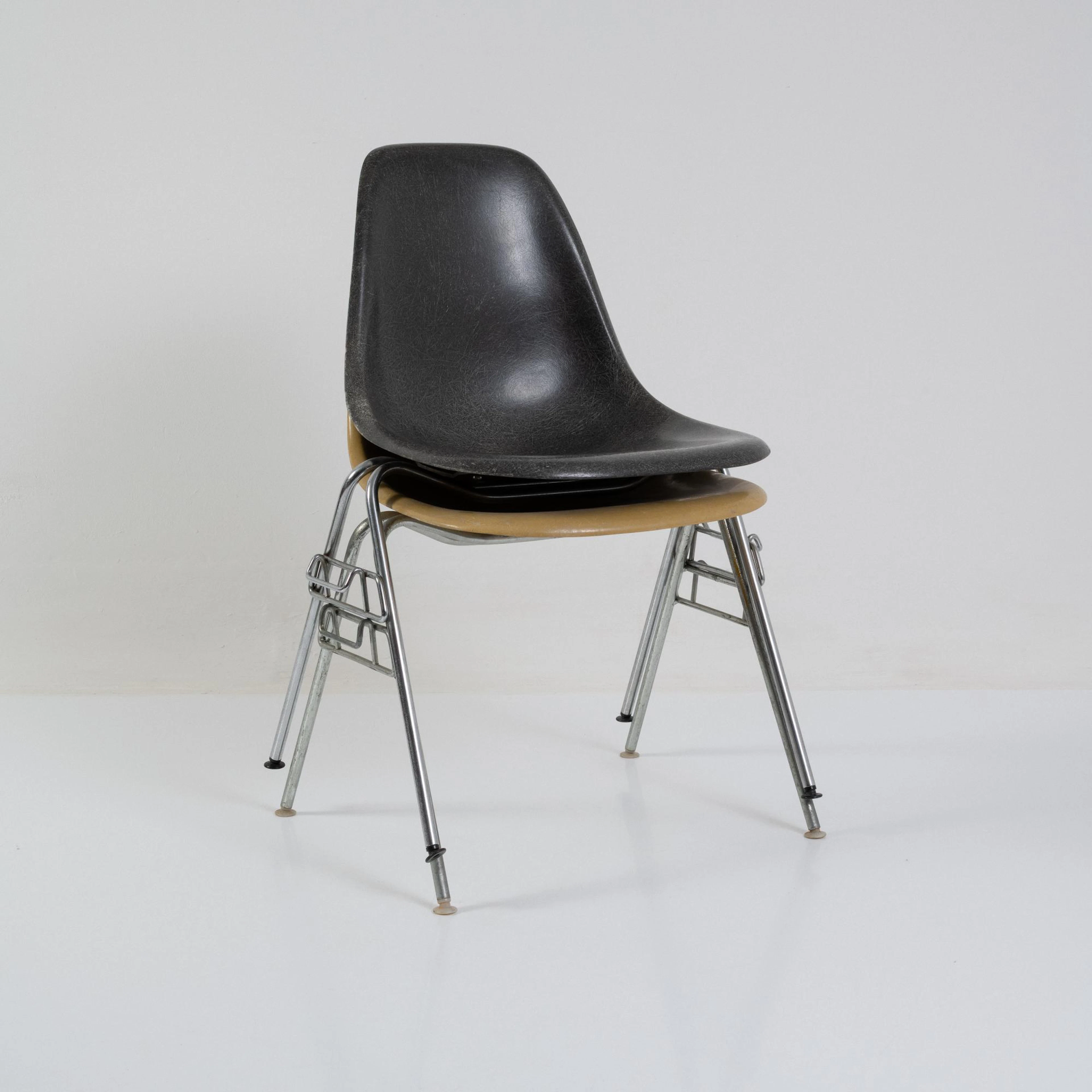 Charles Eames; Ray Eames Zwei Stühle 'DSS', 1955 (Entwurf)