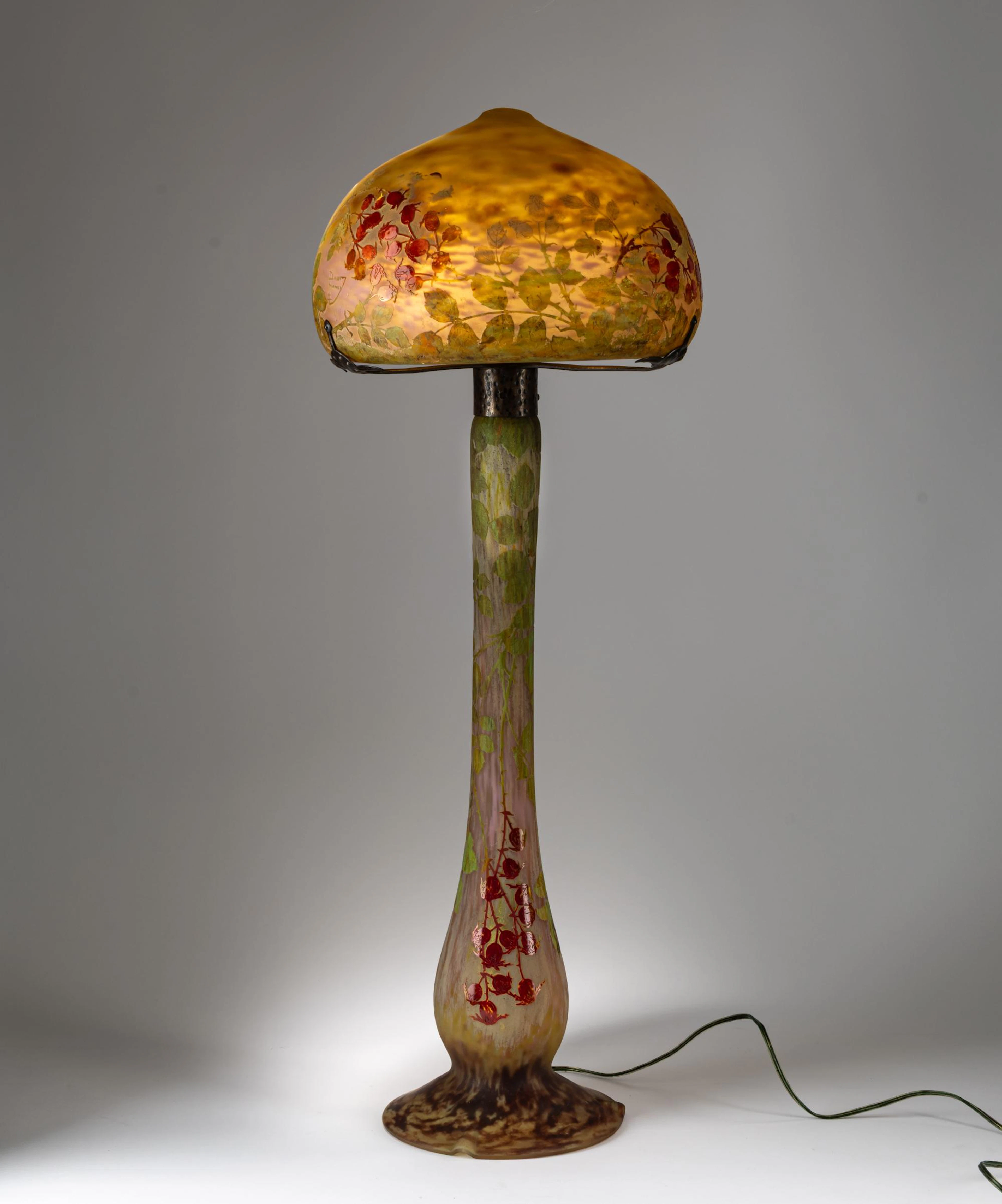 Daum Frères, Nancy Tischleuchte 'Eglantines', um 1910