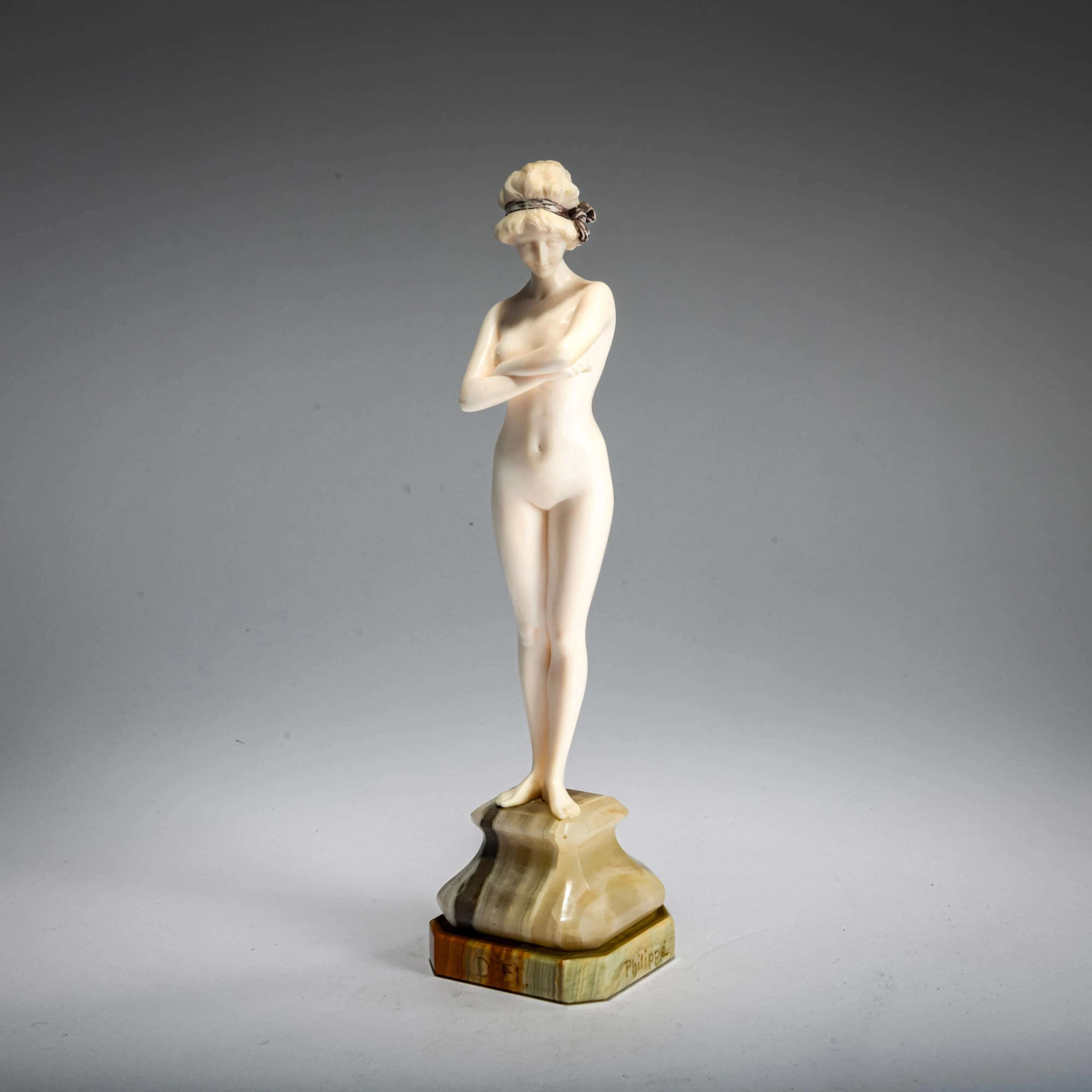 Paul Philippe Elfenbeinfigur 'Defi', um 1920