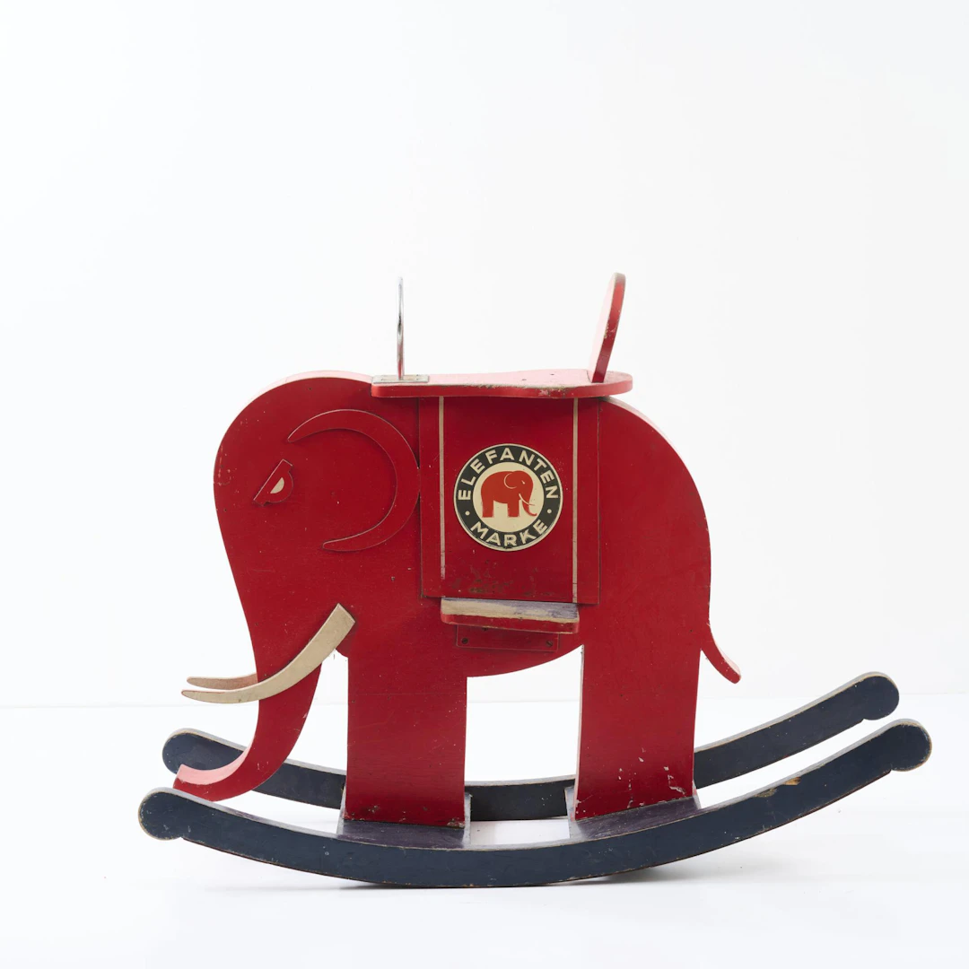 Deutschland Kinderschaukel aus einem Schuh-Geschäft, 1970er Jahre (Entwurf)