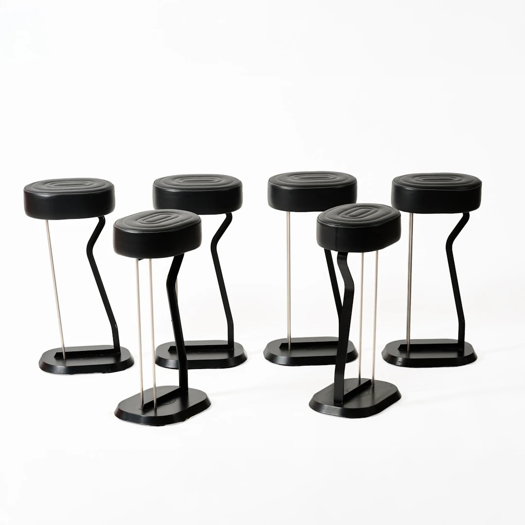 Eileen Gray Sechs Barhocker 'Bar Stool No. 2', 1928 (Entwurf)