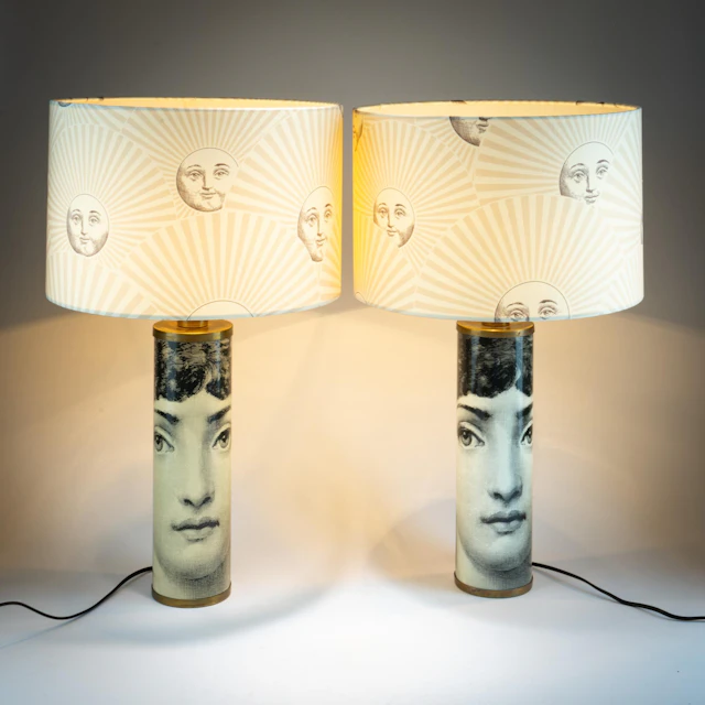 Piero Fornasetti Zwei Tischleuchten 'Viso di Donna' mit Schirm 'Sole'
