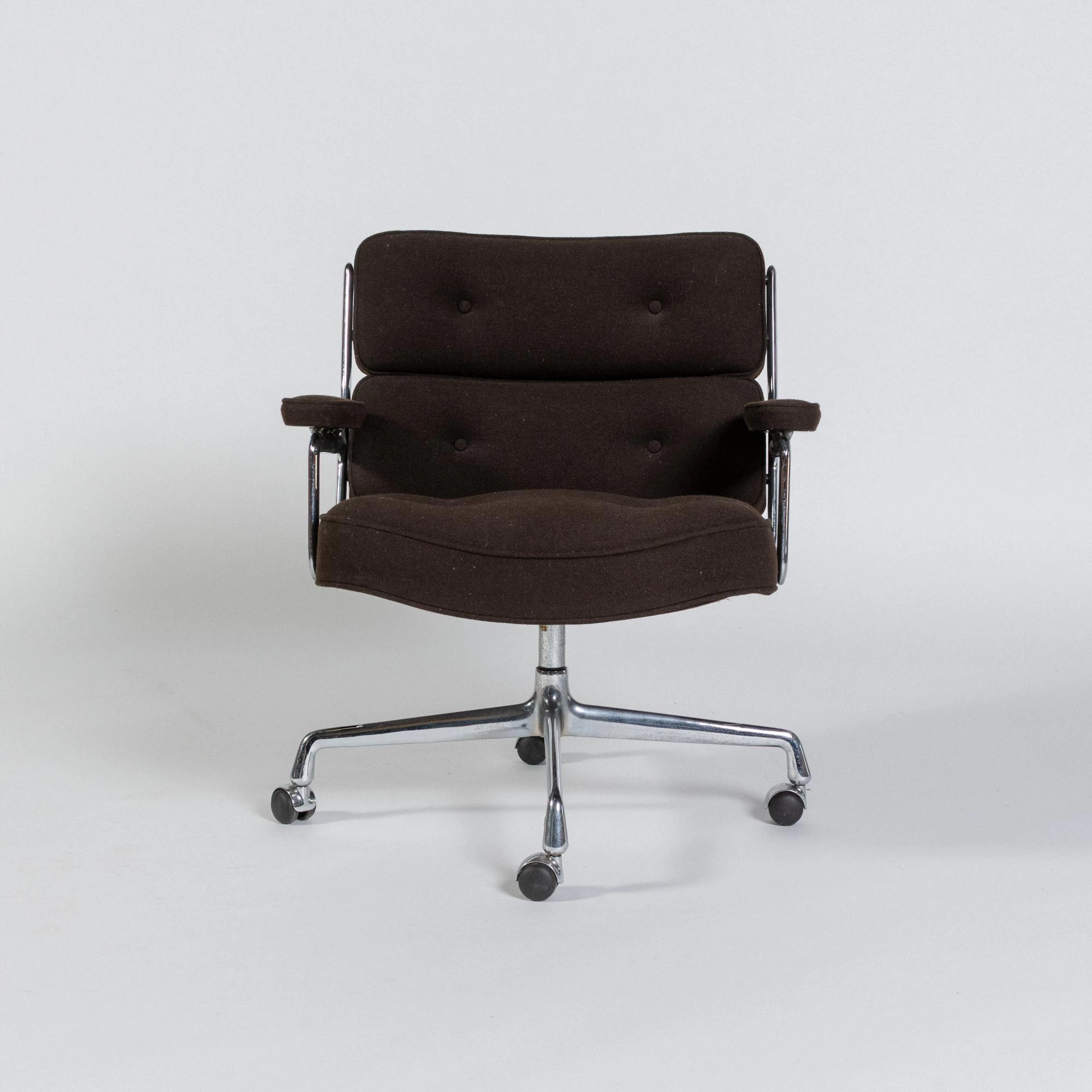 Charles Eames; Ray Eames Armlehnstuhl 'ES 104' - 'Time Life Lobby