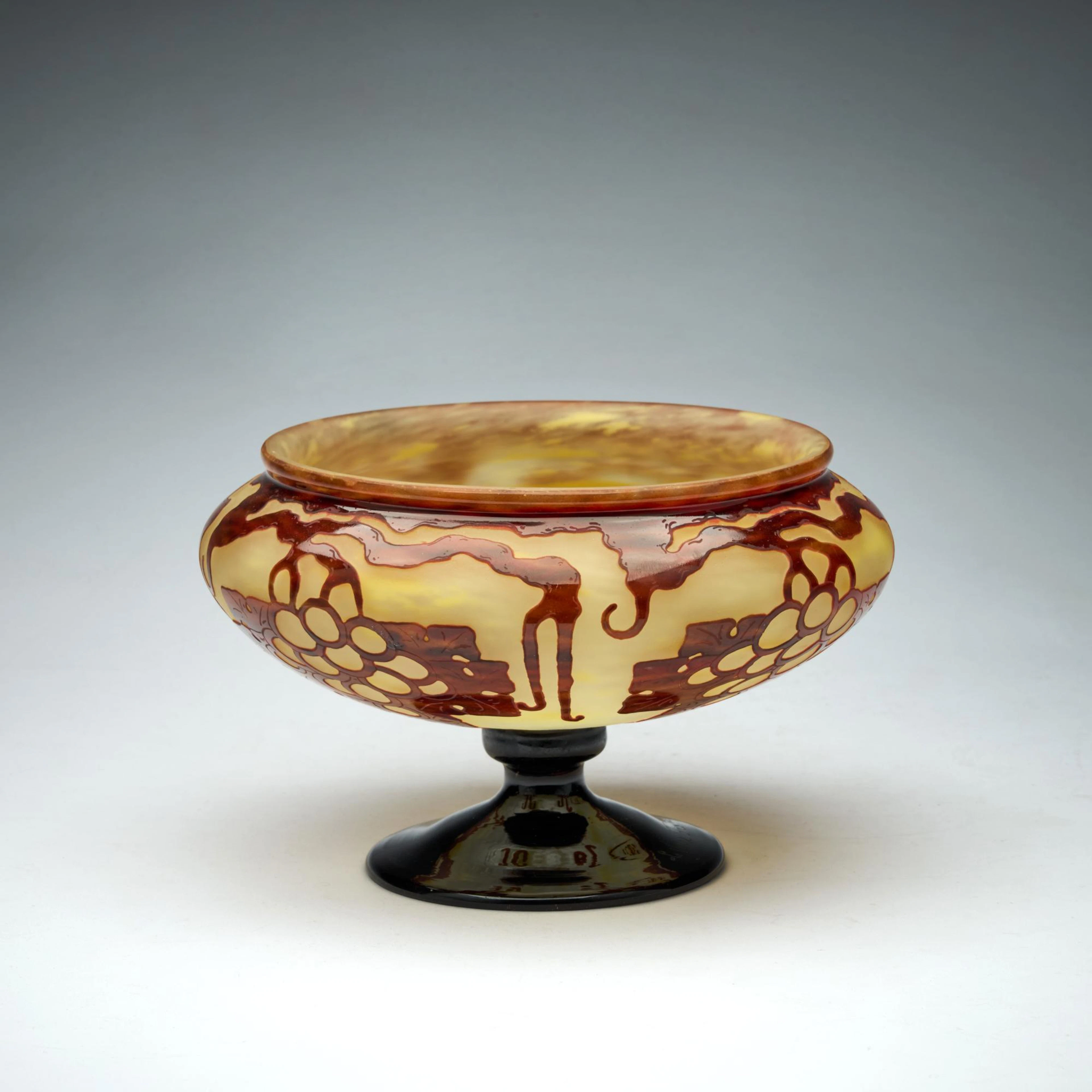 Verreries Schneider, Epinay-sur-Seine Aufsatzschale 'Vigne', 1927-28