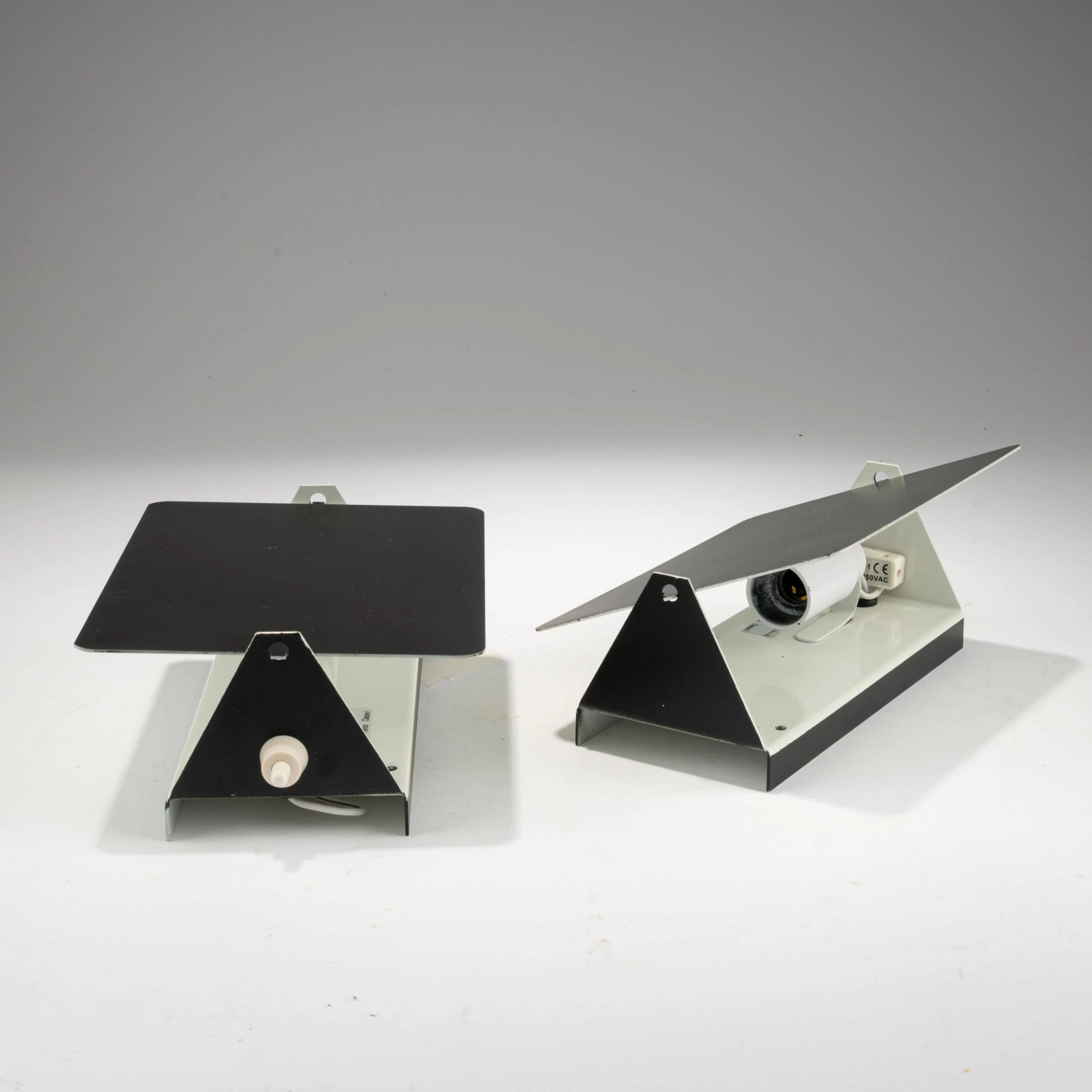 Charlotte Perriand Zwei 'CP-1'-Wandleuchten, 1963 (Entwurf)
