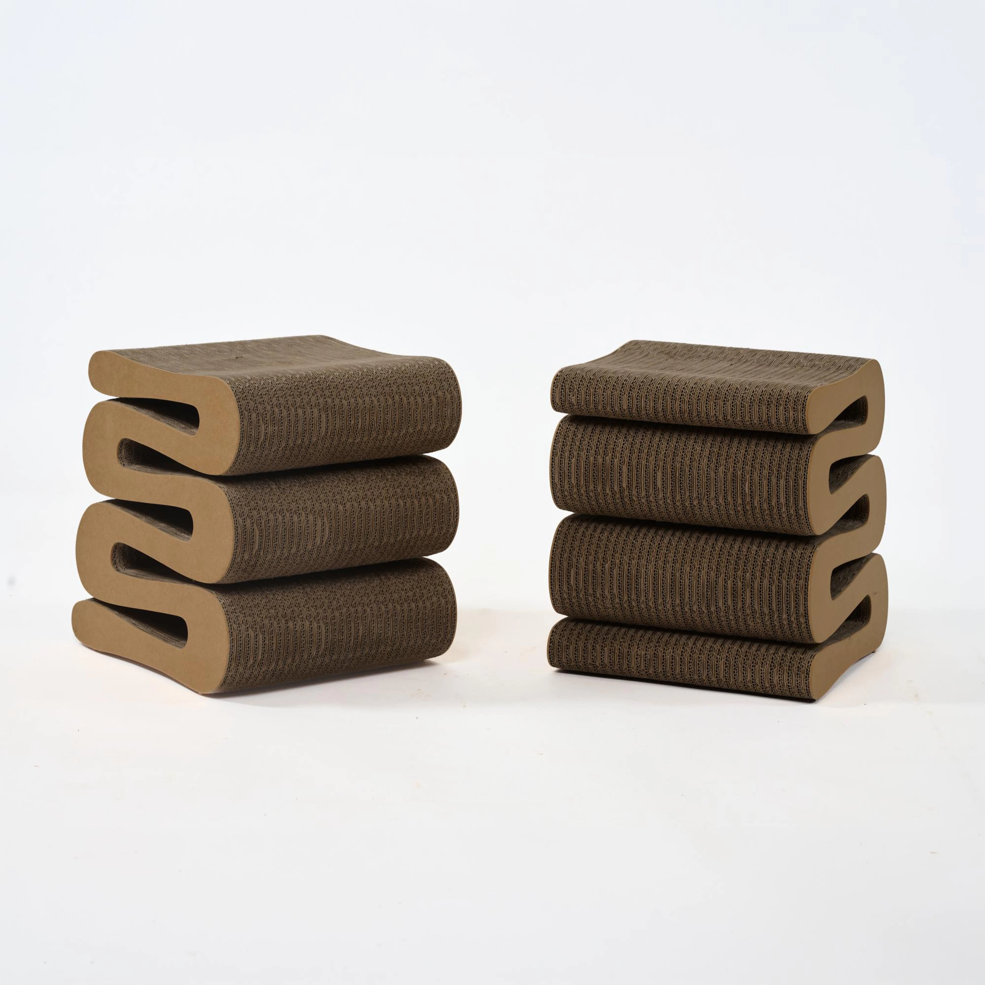 Frank O. Gehry Zwei Hocker 'Wiggle Side Stool', 1972 (Entwurf)