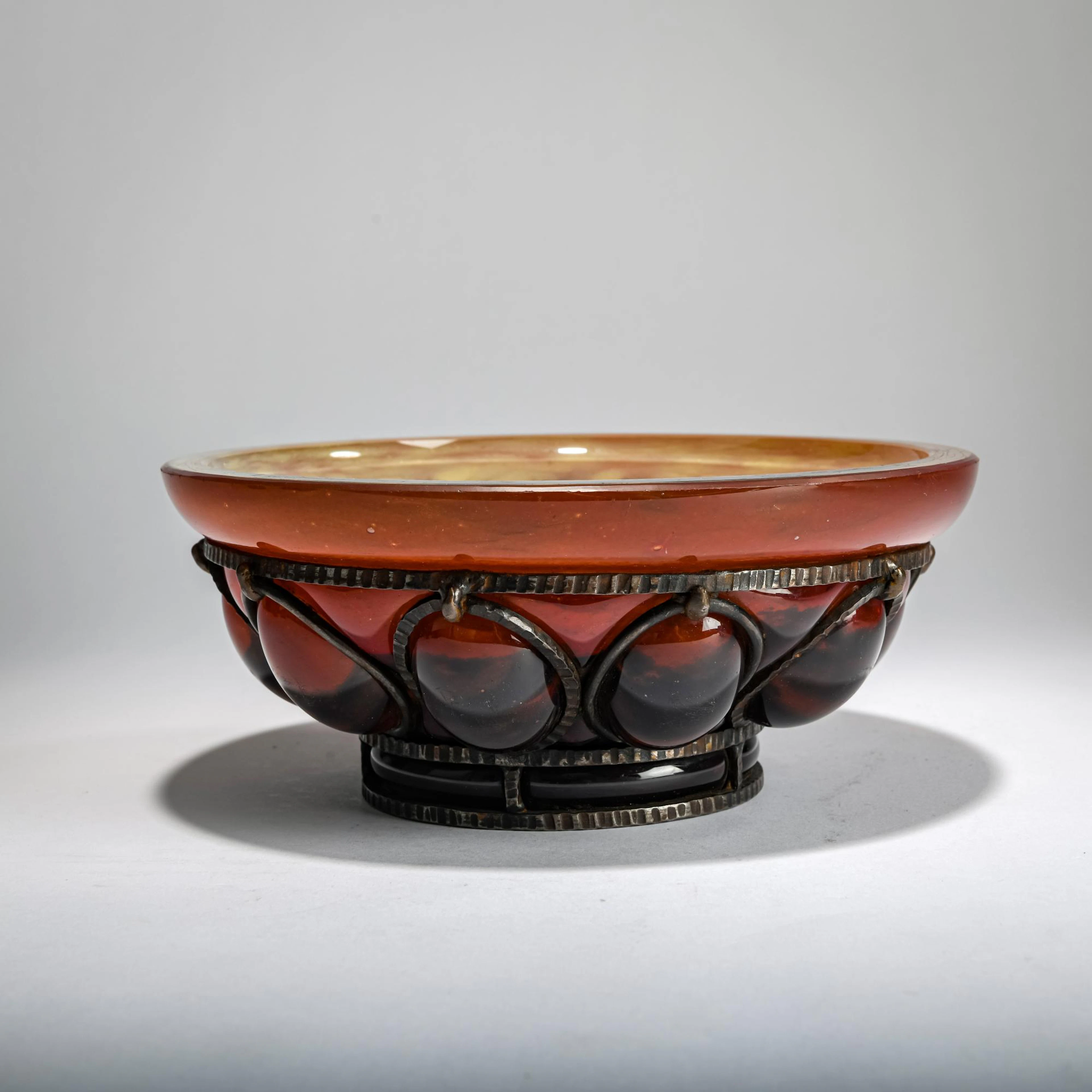Daum Frères, Nancy; Louis Majorelle, Nancy Montierte Schale, um 1925