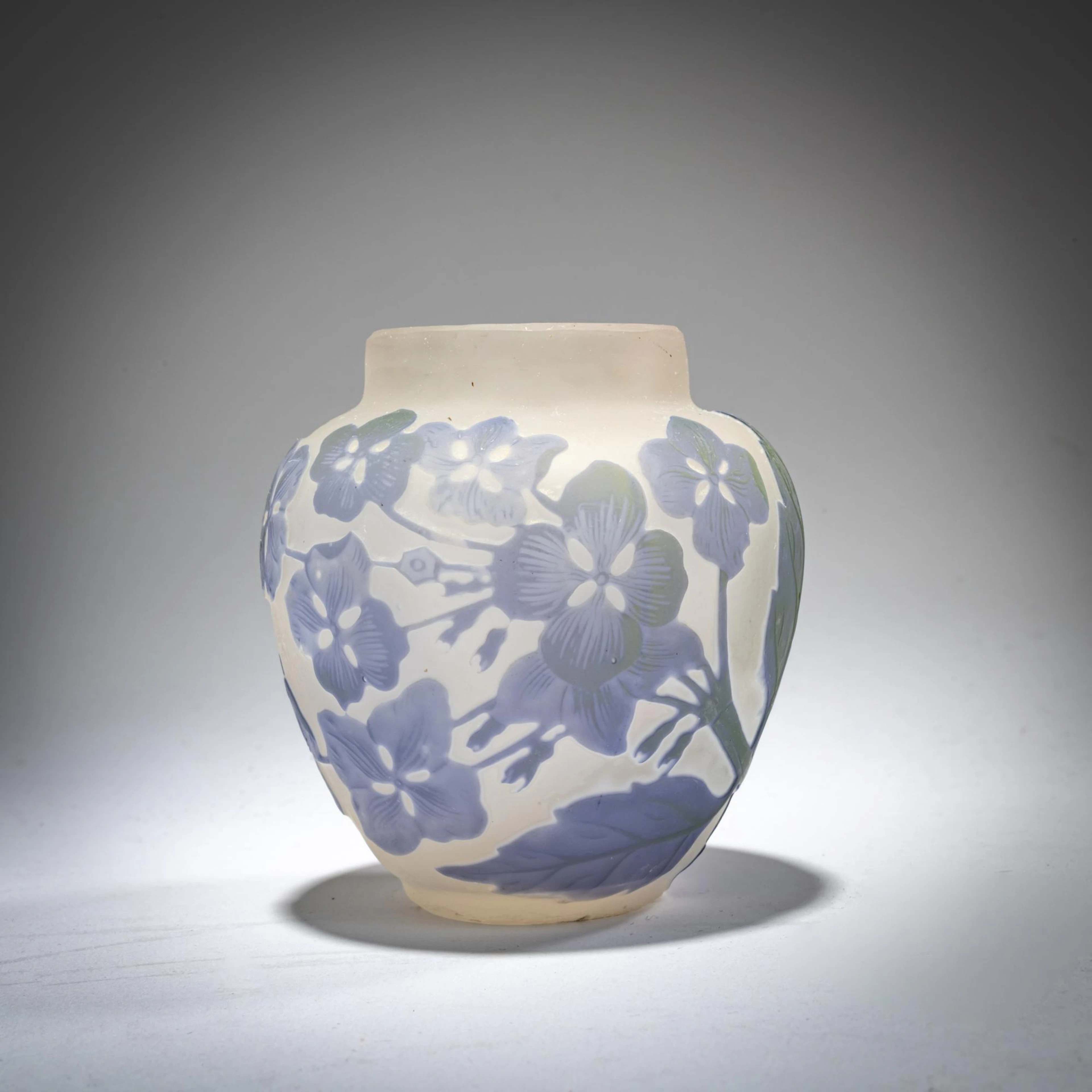 Etablissements Gallé, Nancy Kleine Vase 'Hortensias', 1905-08