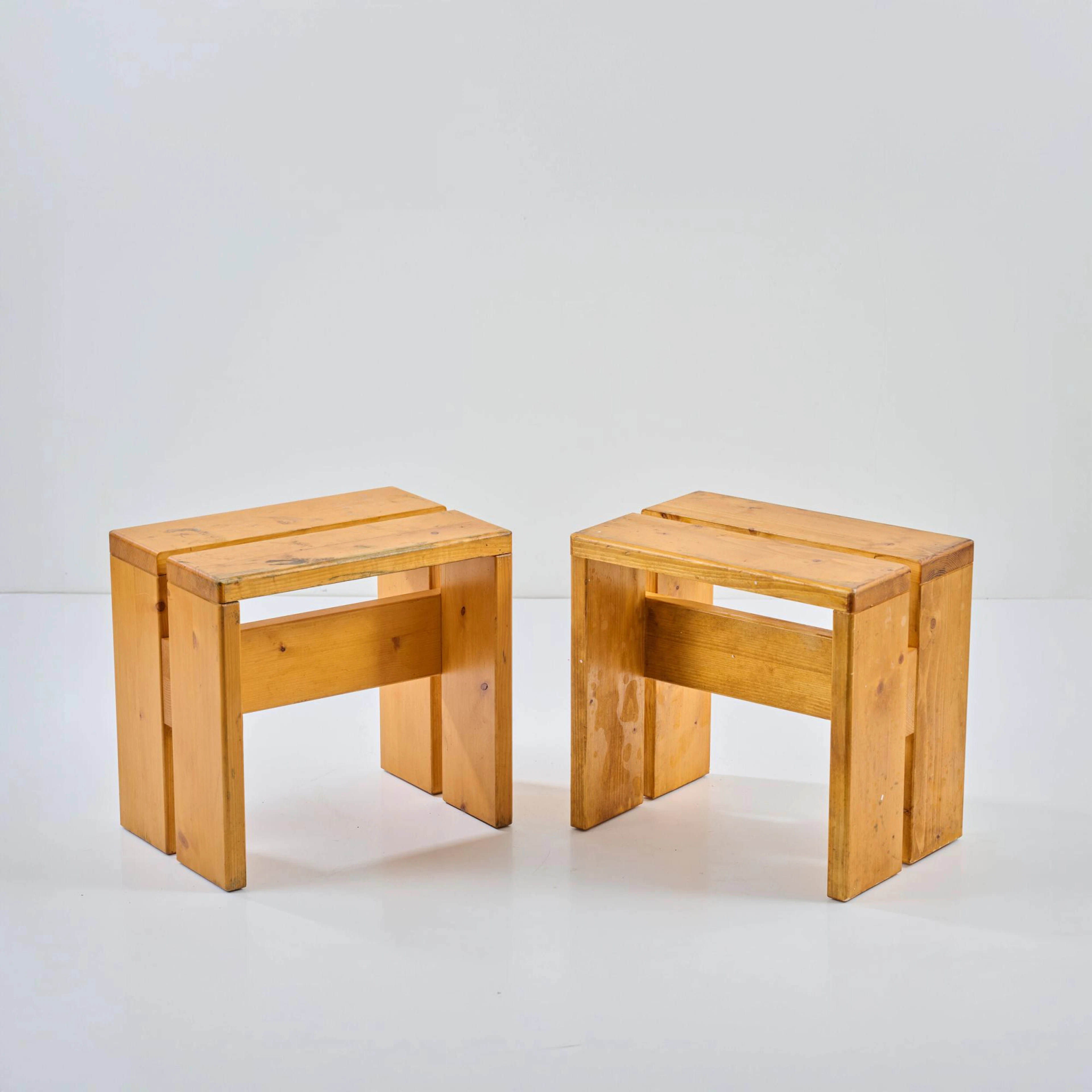 Charlotte Perriand Zwei Hocker 'Les Arcs', um 1968 (Entwurf)