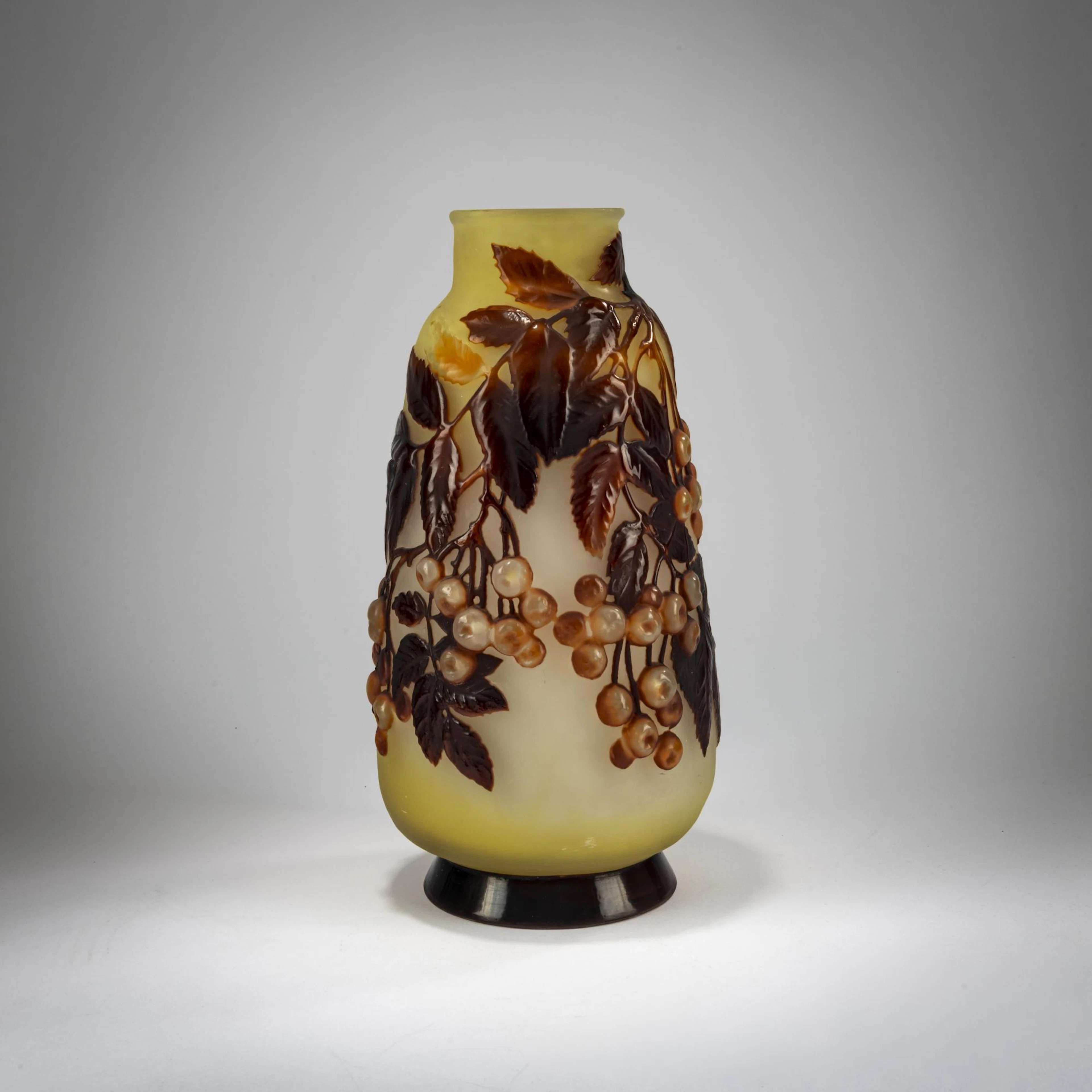 Etablissements Gallé, Nancy Soufflé-Vase 'Sorbiers', 1925-36