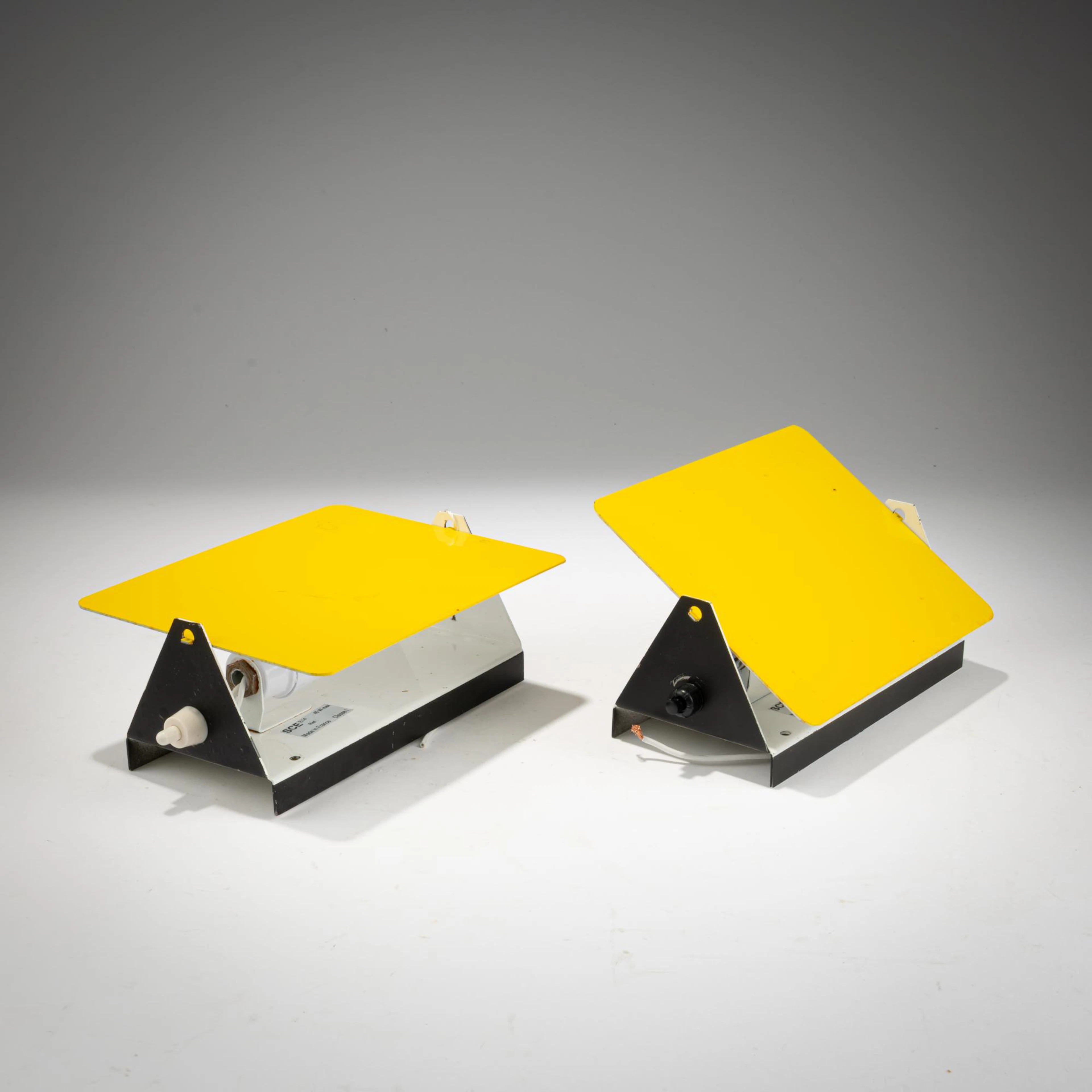Charlotte Perriand Zwei 'CP-1'-Wandleuchten, 1963 (Entwurf)