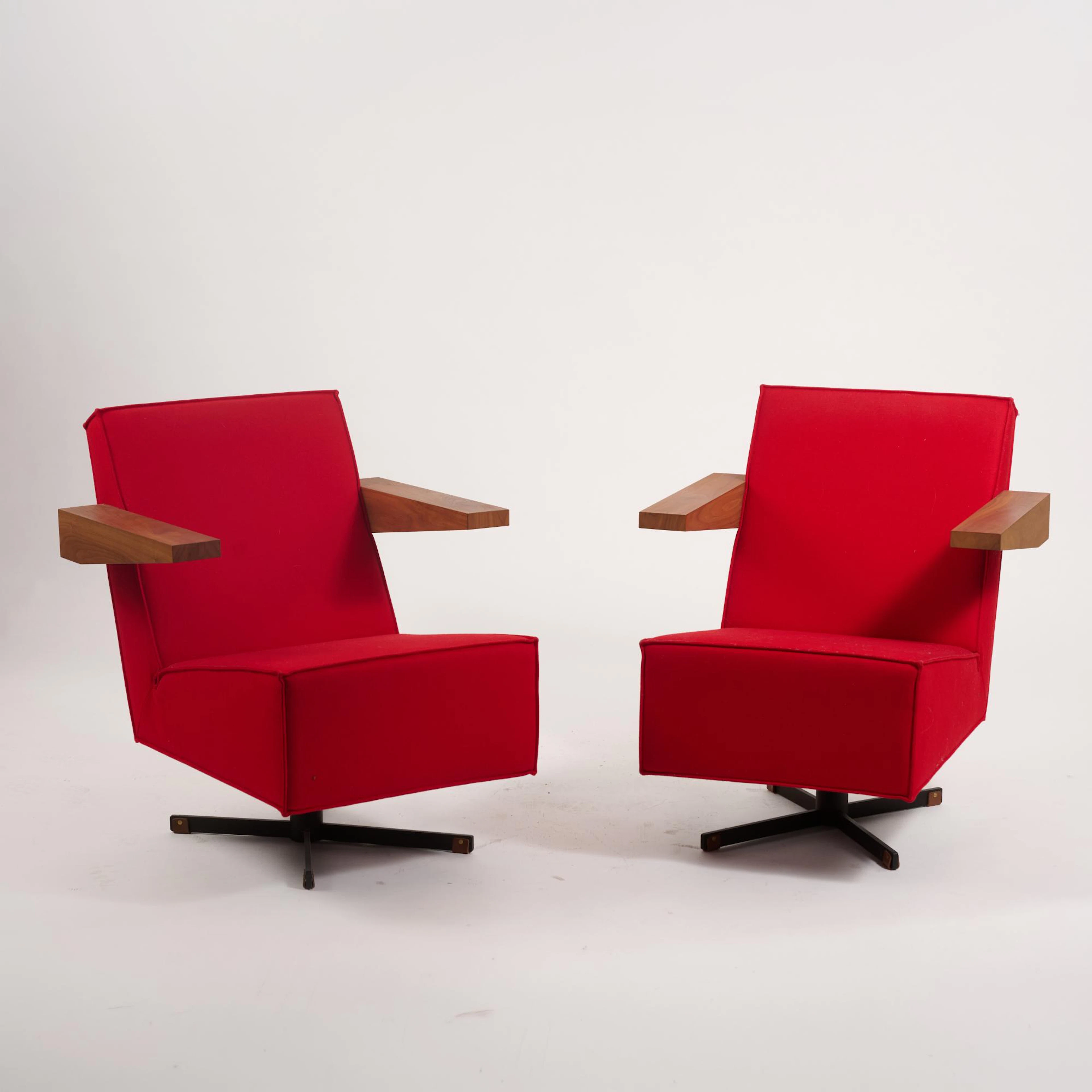 Gerrit Rietveld Zwei Armlehnsessel 'UNESCO' - 'Press Room Chair'