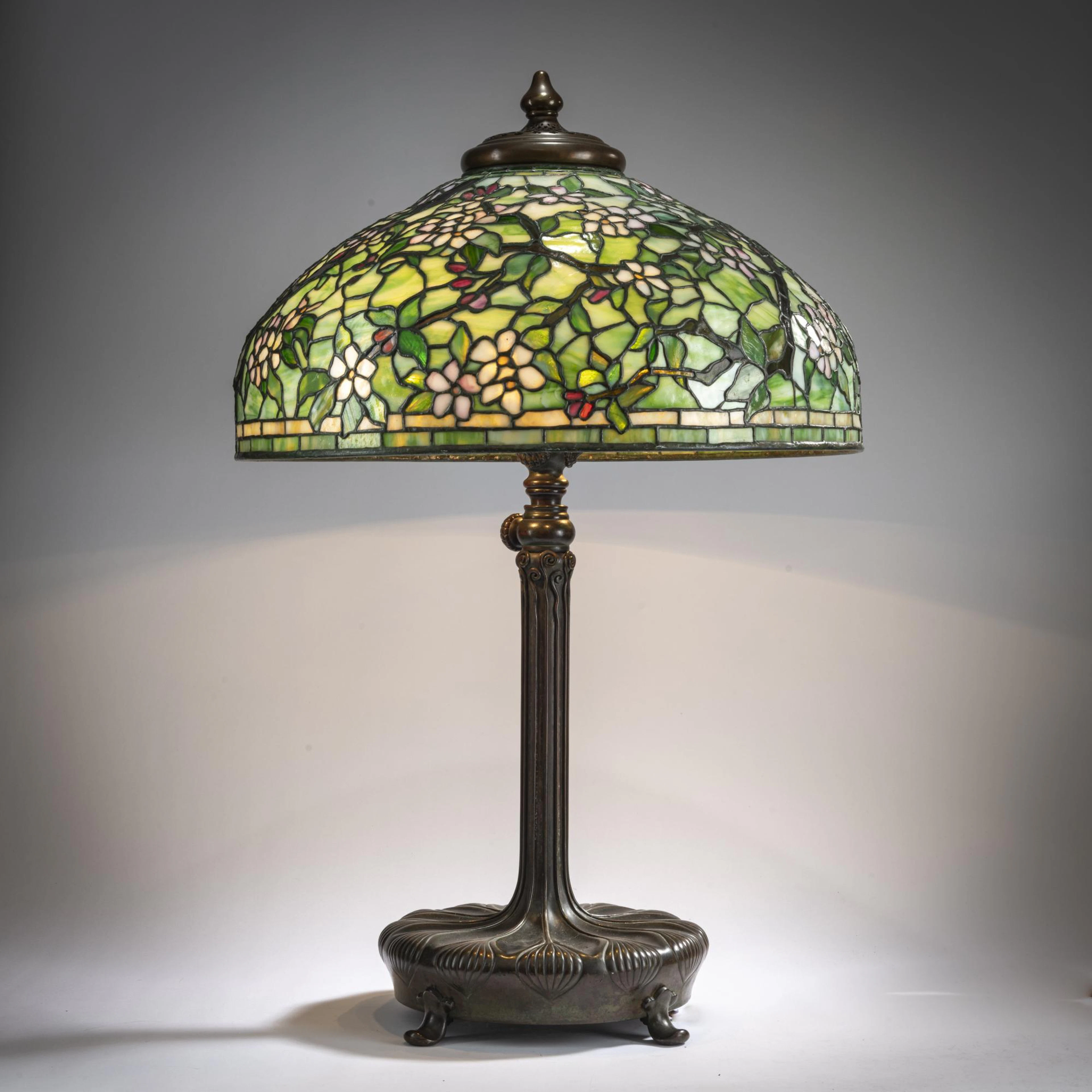 Tiffany Studios, New York Tischleuchte 'Apple Blossom', um 1904