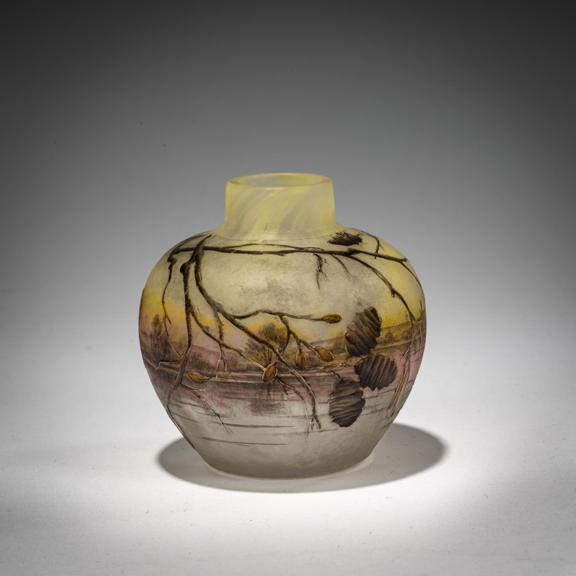 Daum Frères, Nancy Miniaturvase 'Aulne', um 1910