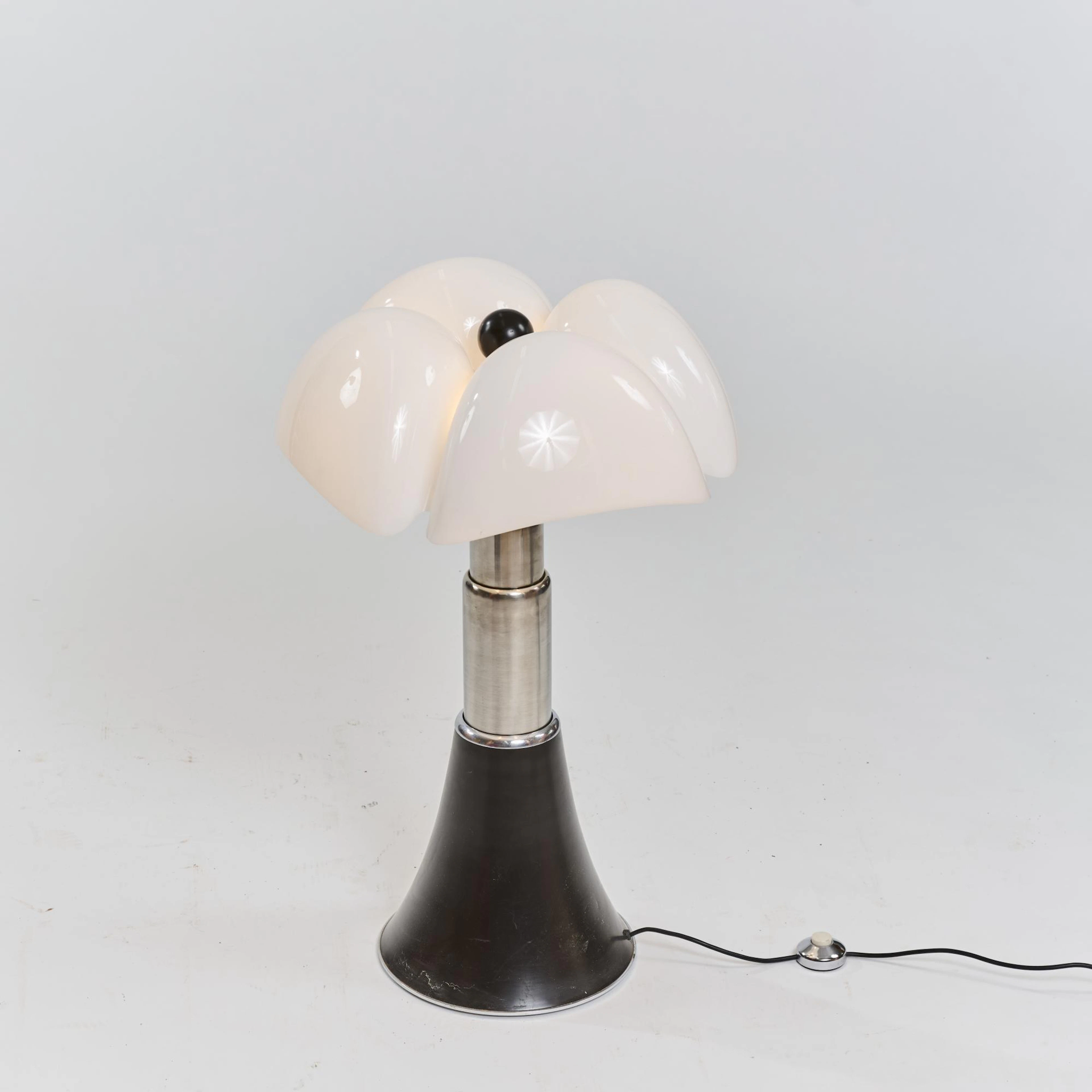 Gae Aulenti Tischleuchte 'Pipistrello - 620', 1966 (Entwurf)