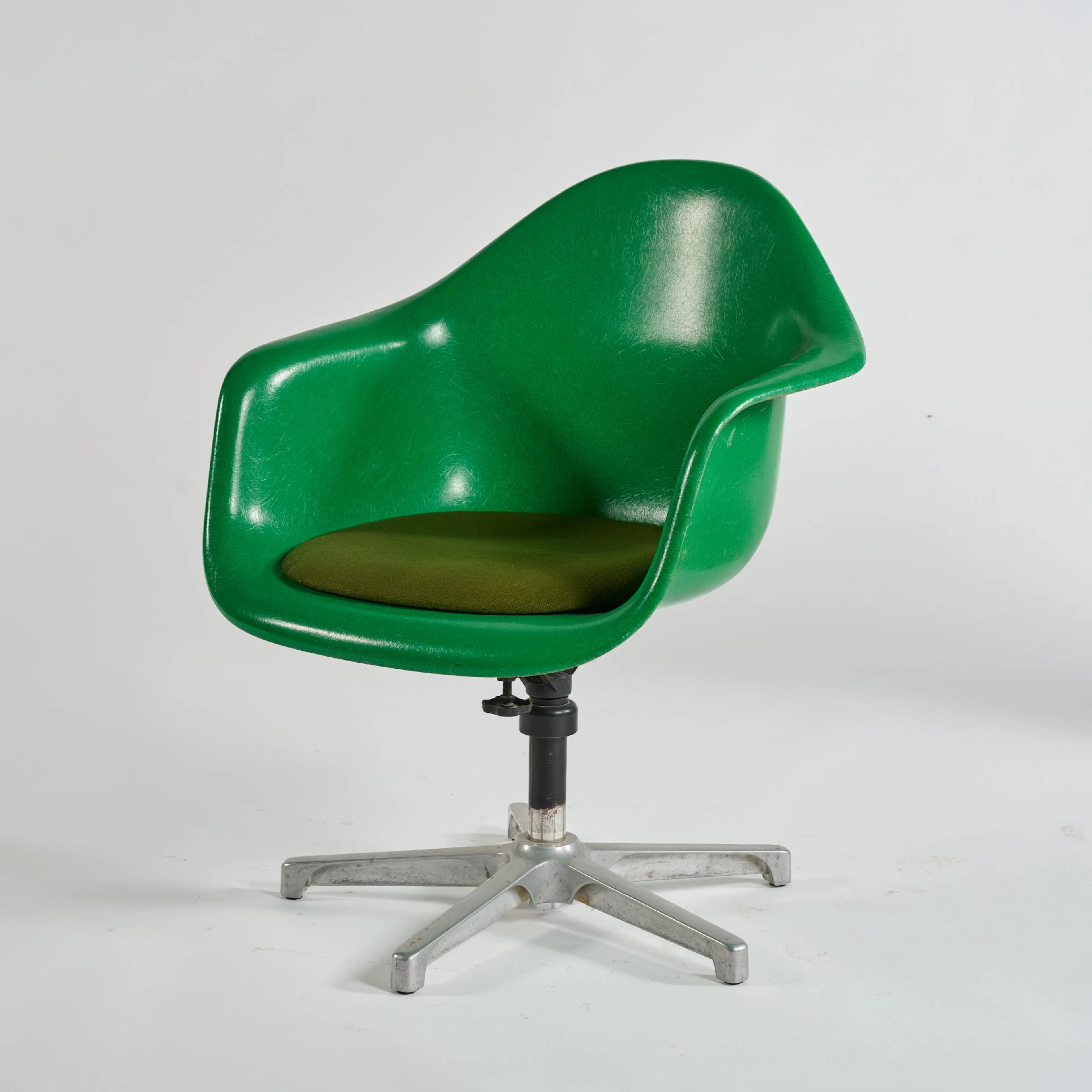 Charles Eames; Ray Eames Höhenverstellbarer Armlehnstuhl 'PAS', 1950-53