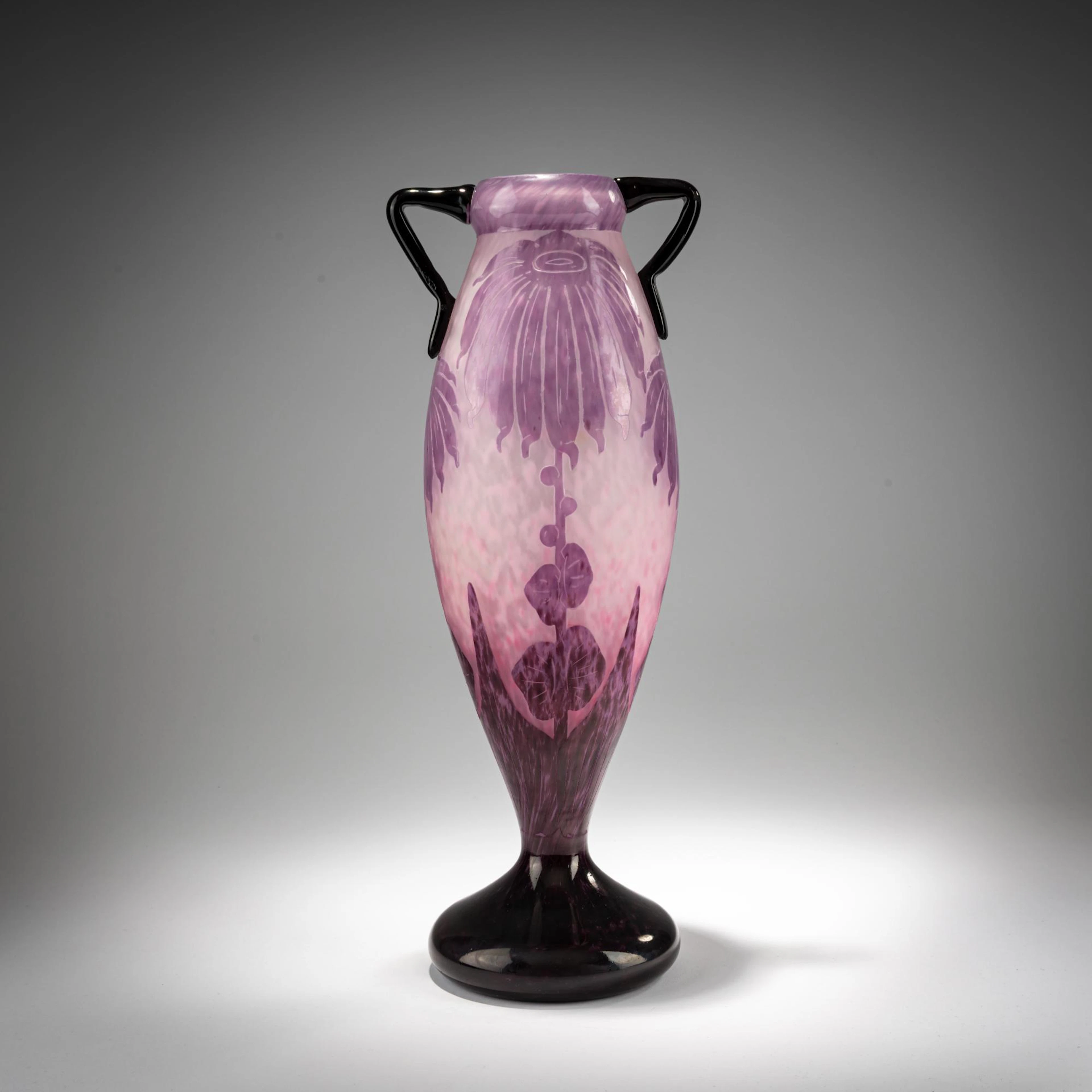 Verreries Schneider, Epinay-sur-Seine Henkelvase 'Dahlias', 1923-26