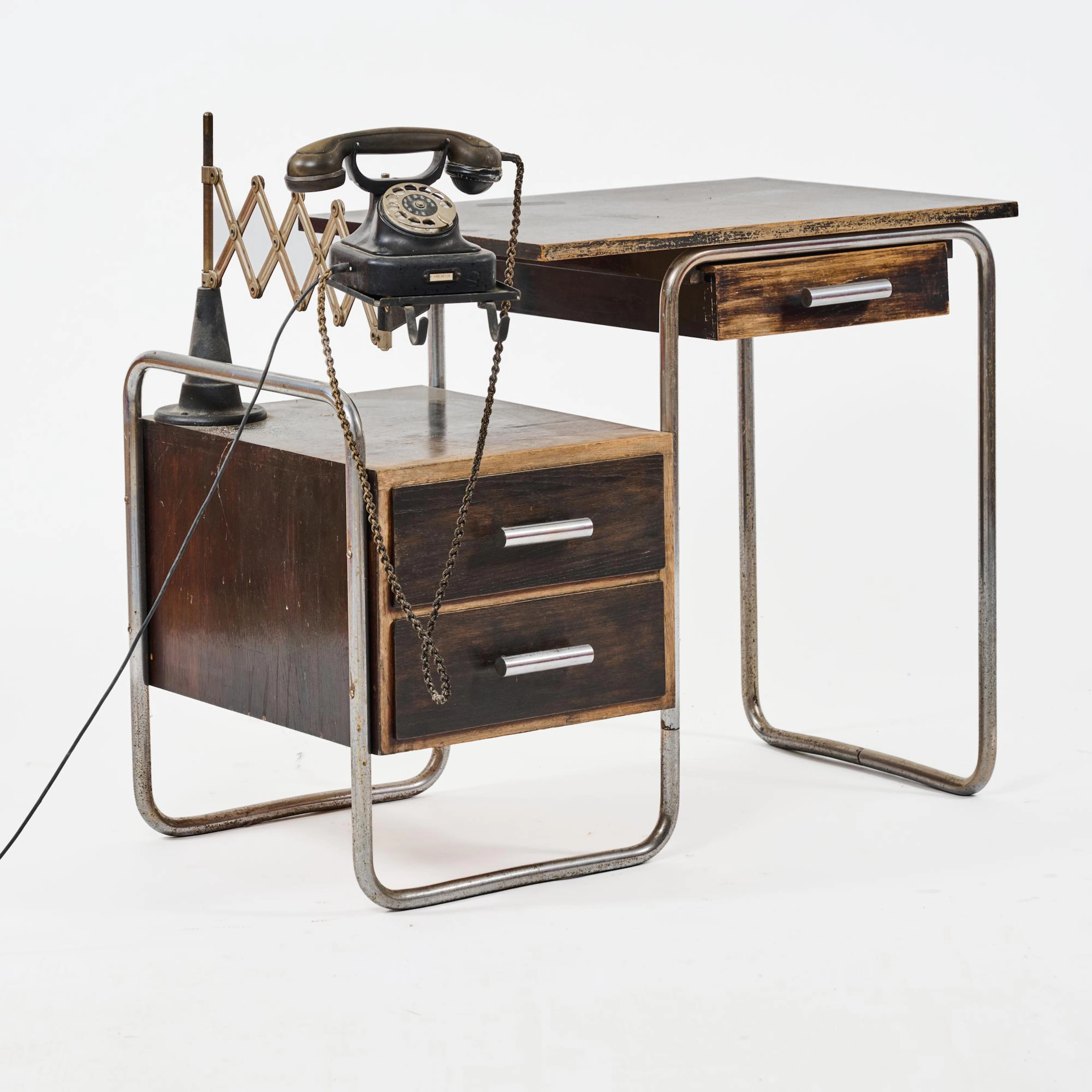 Marcel Breuer Schreibtisch 'B 65' - Variante mit Telefonablage und