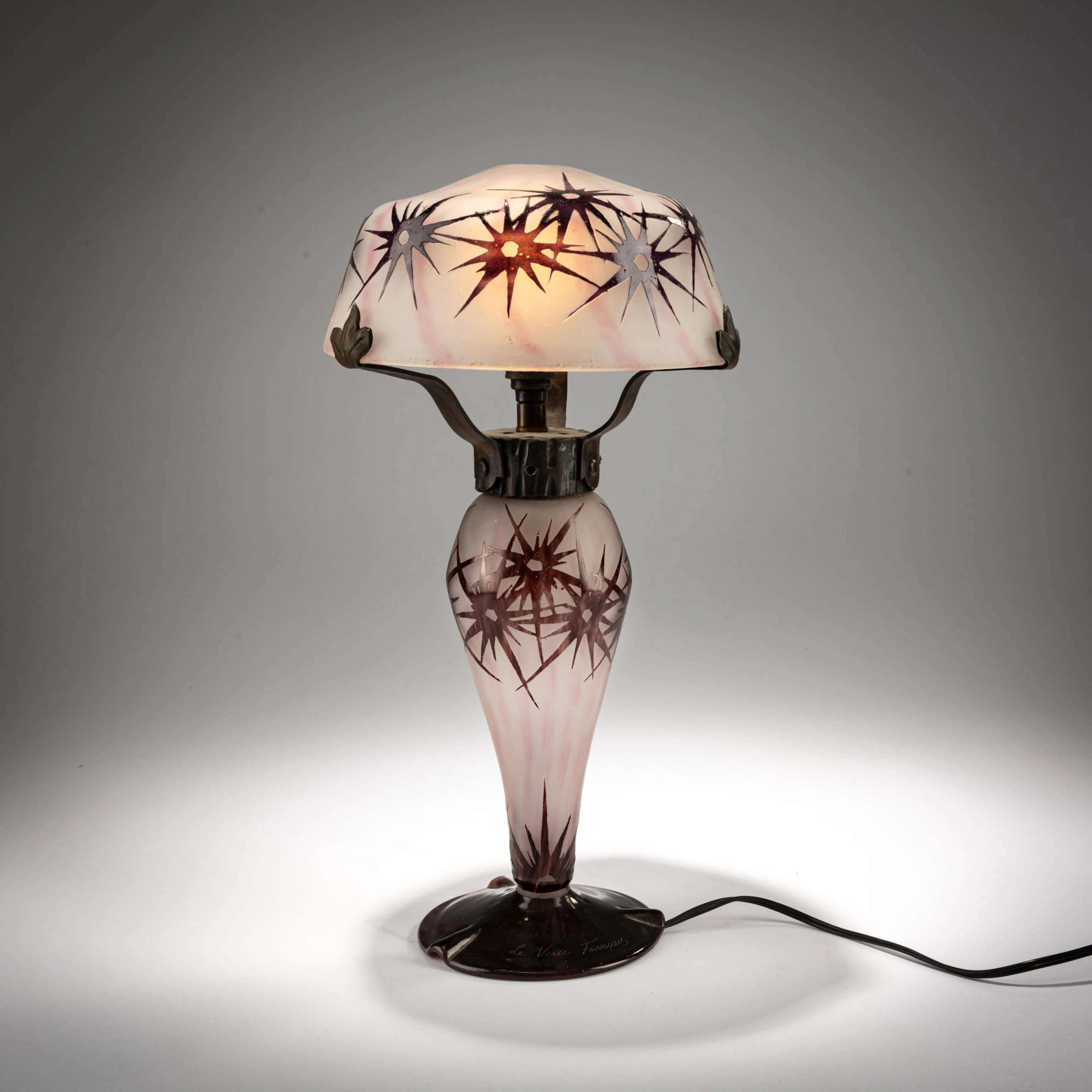 Verreries Schneider, Epinay-sur-Seine Tischleuchte 'Etoile', 1918-21