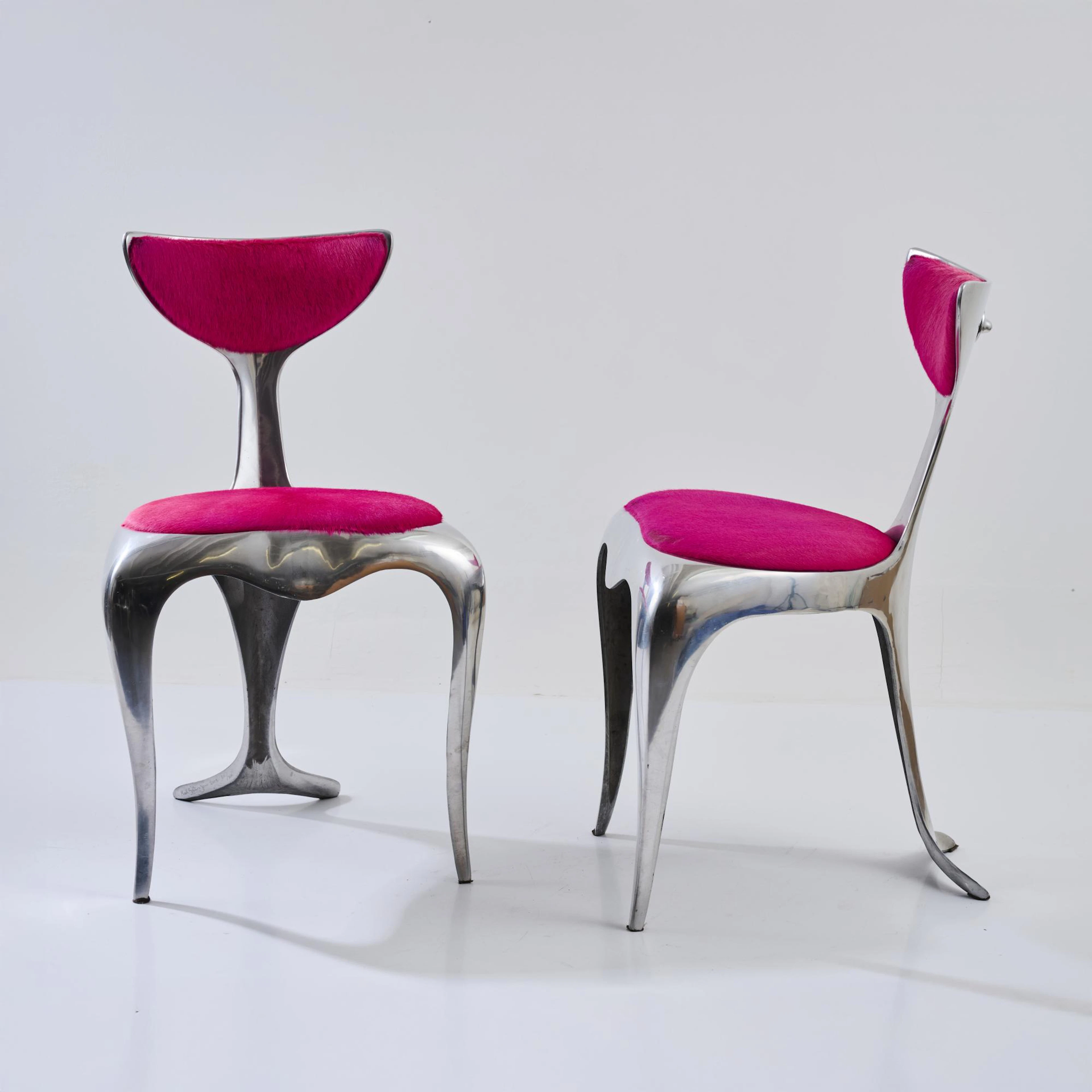 Mark Brazier-Jones Zwei Stühle 'Dolphin chair', 1990 (Entwurf)