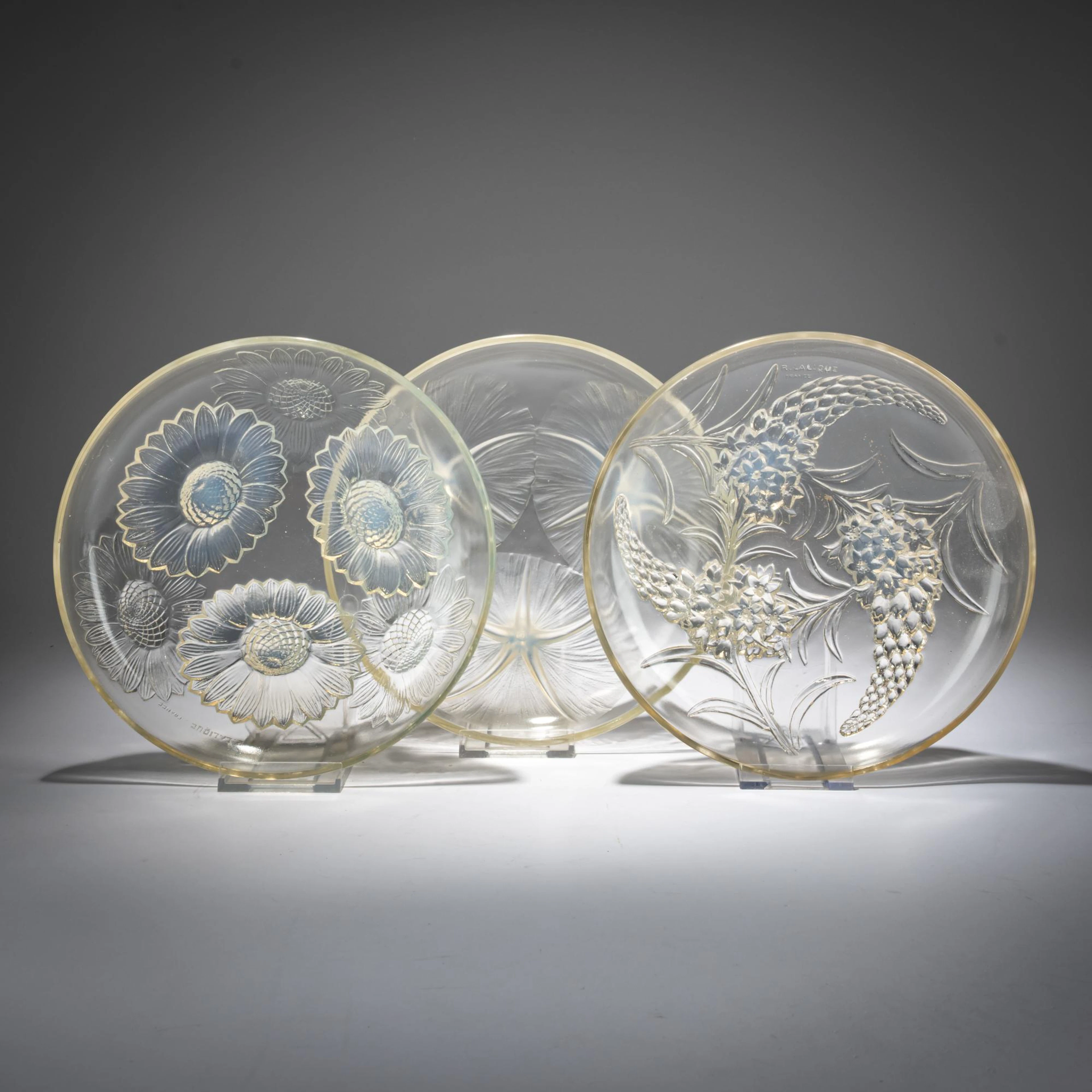 René Lalique Drei Schalen, 'Volubilis', 1921, 'Vernon', 1928, 'Véronique', 1928