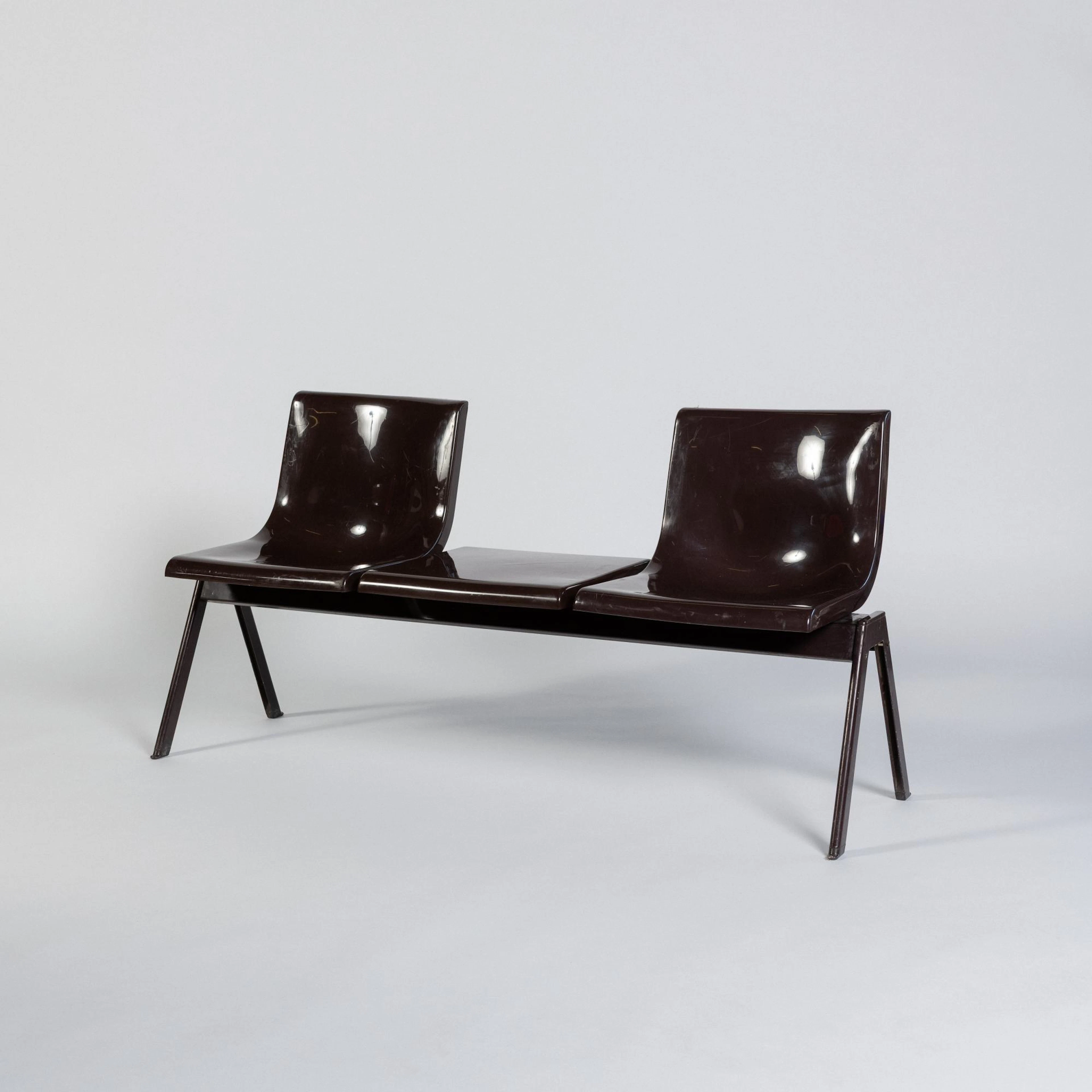 Ettore Sottsass Sitzbank 'Synthesis' mit Ablage, 1970-72 (Entwurf)