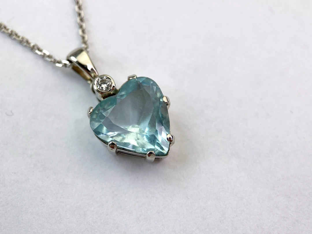 Precious 3.65 ct aquamarine heart-shaped pendant with chain: “Ariel’s Song”