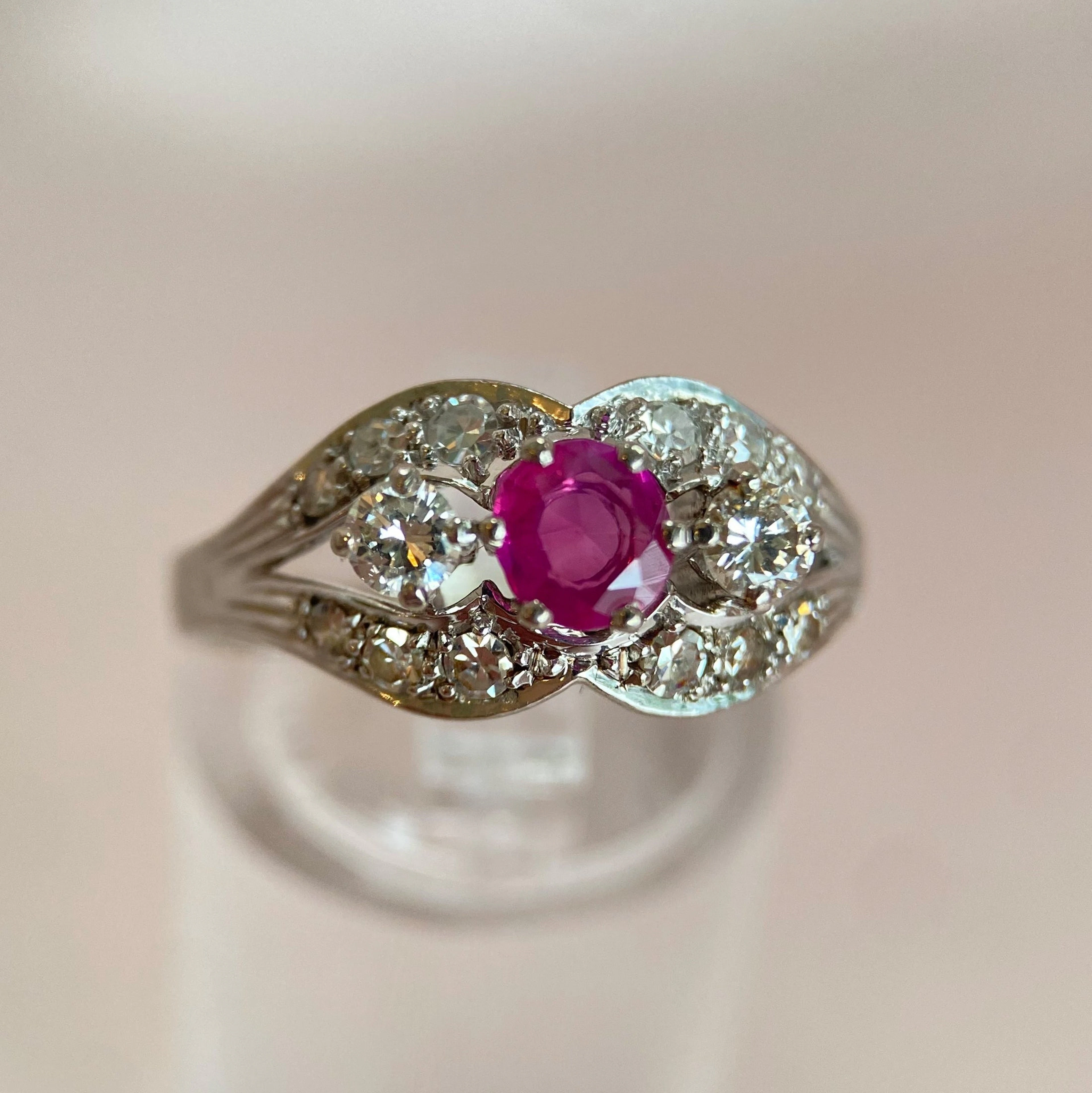 White gold ring with ruby and diamonds – Dorotheum, Austria (1980–2000)