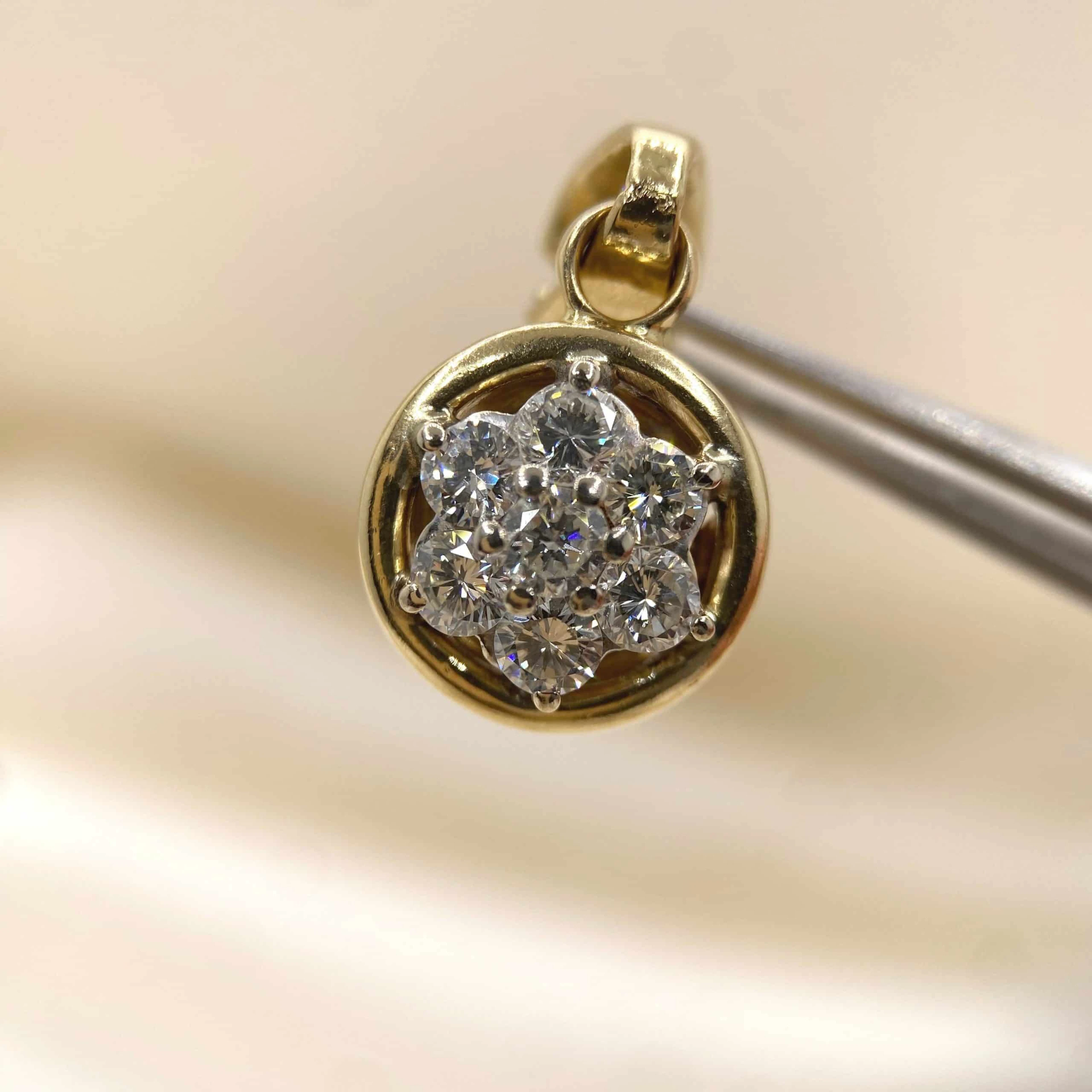 Elegant diamond pendant in 18k yellow and white gold (21st century)