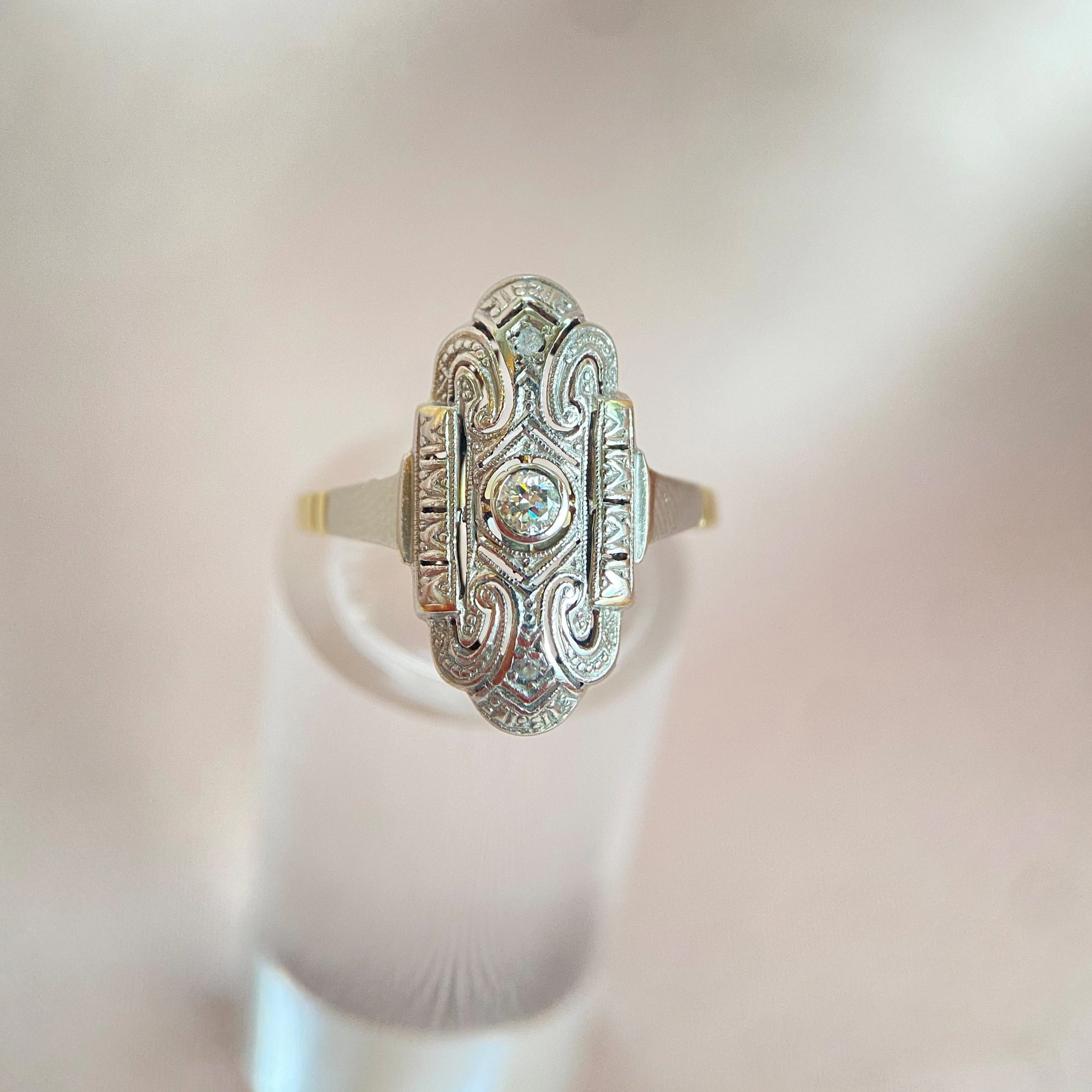 Yellow gold ring with diamonds in a vintage look: “Shining covers”