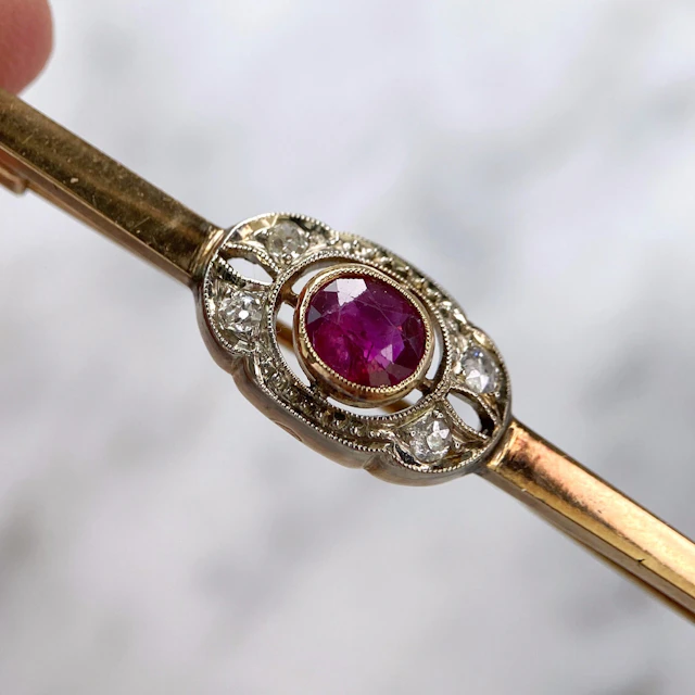 Yellow gold brooch with BURMA ruby & diamonds: “Adventures in Burma”
