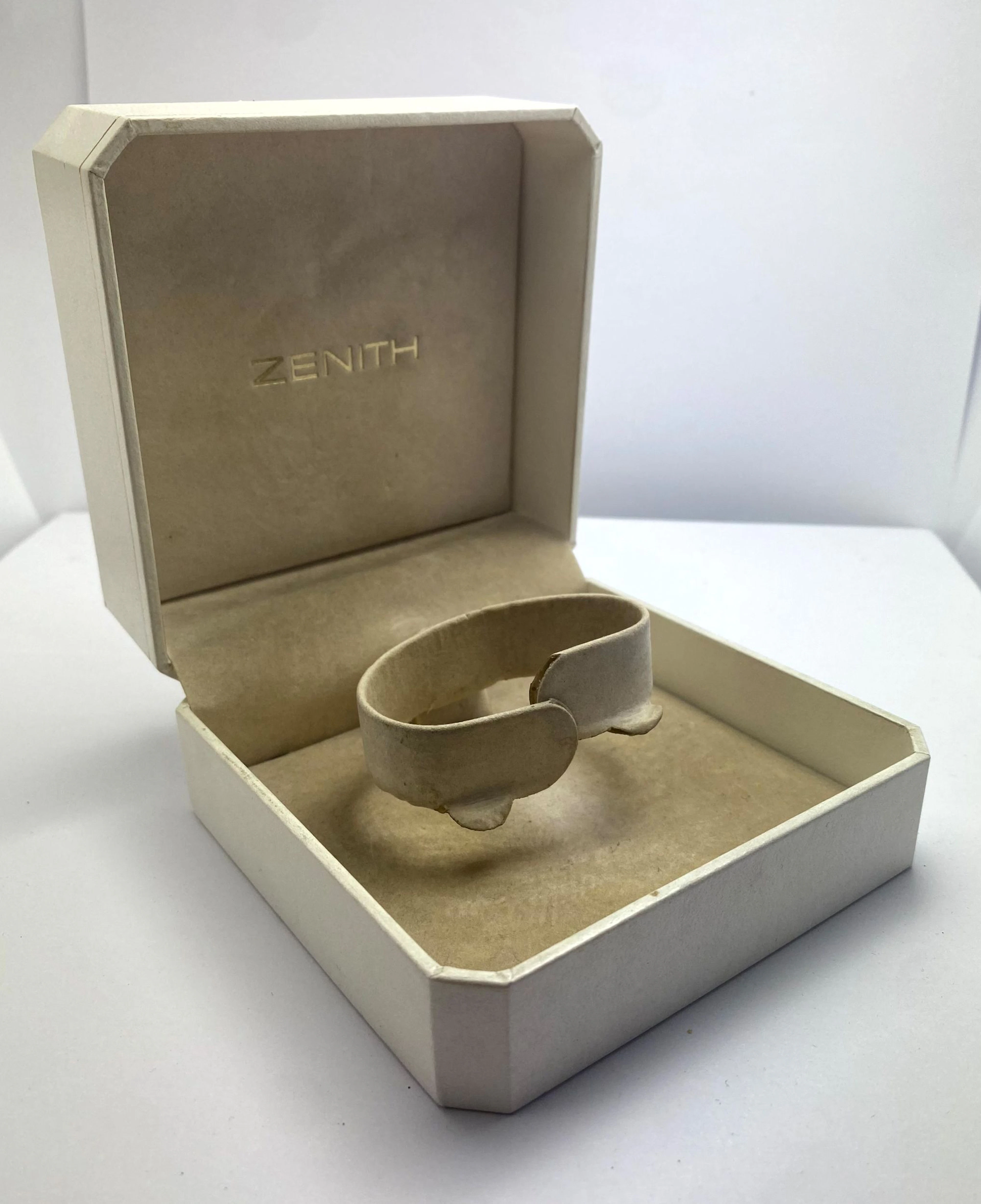 Vintage Zenith Box white