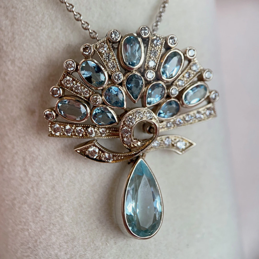 Aquamarine amulet with a 2.2 ct center stone and diamonds: “White