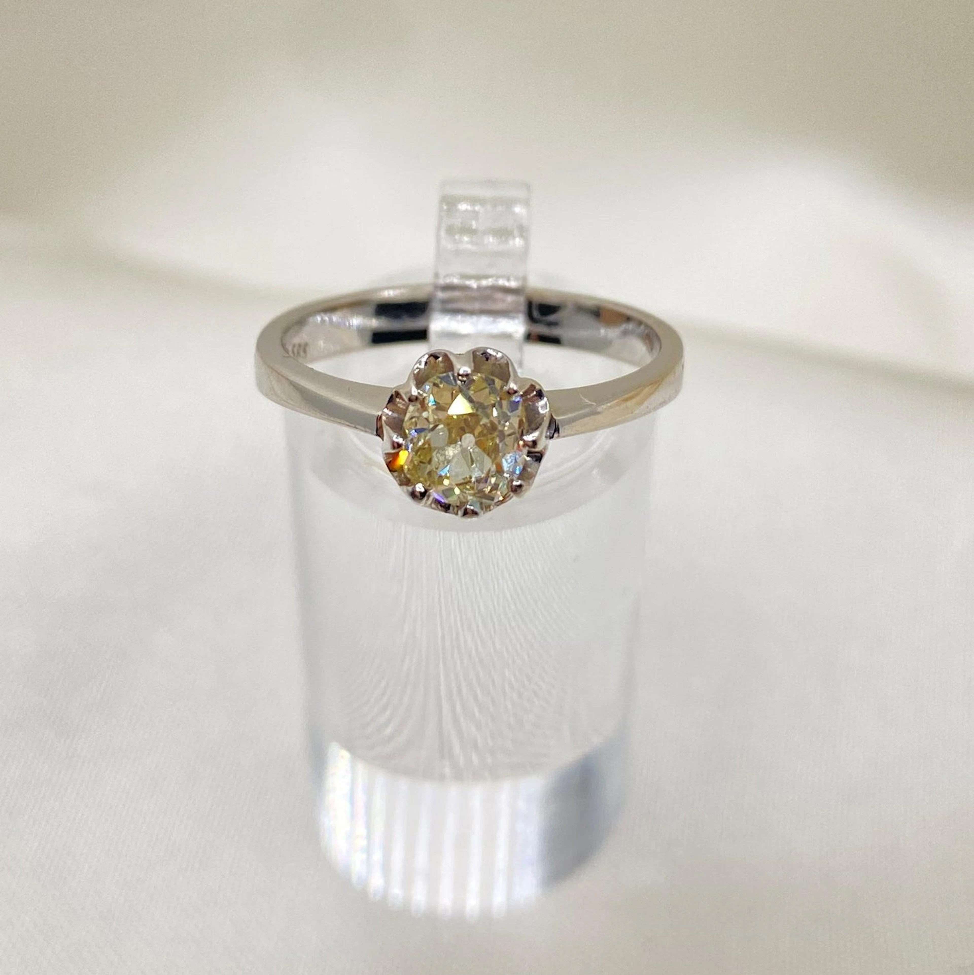 White gold ring with 0.8 ct diamond: “For an early engagement”