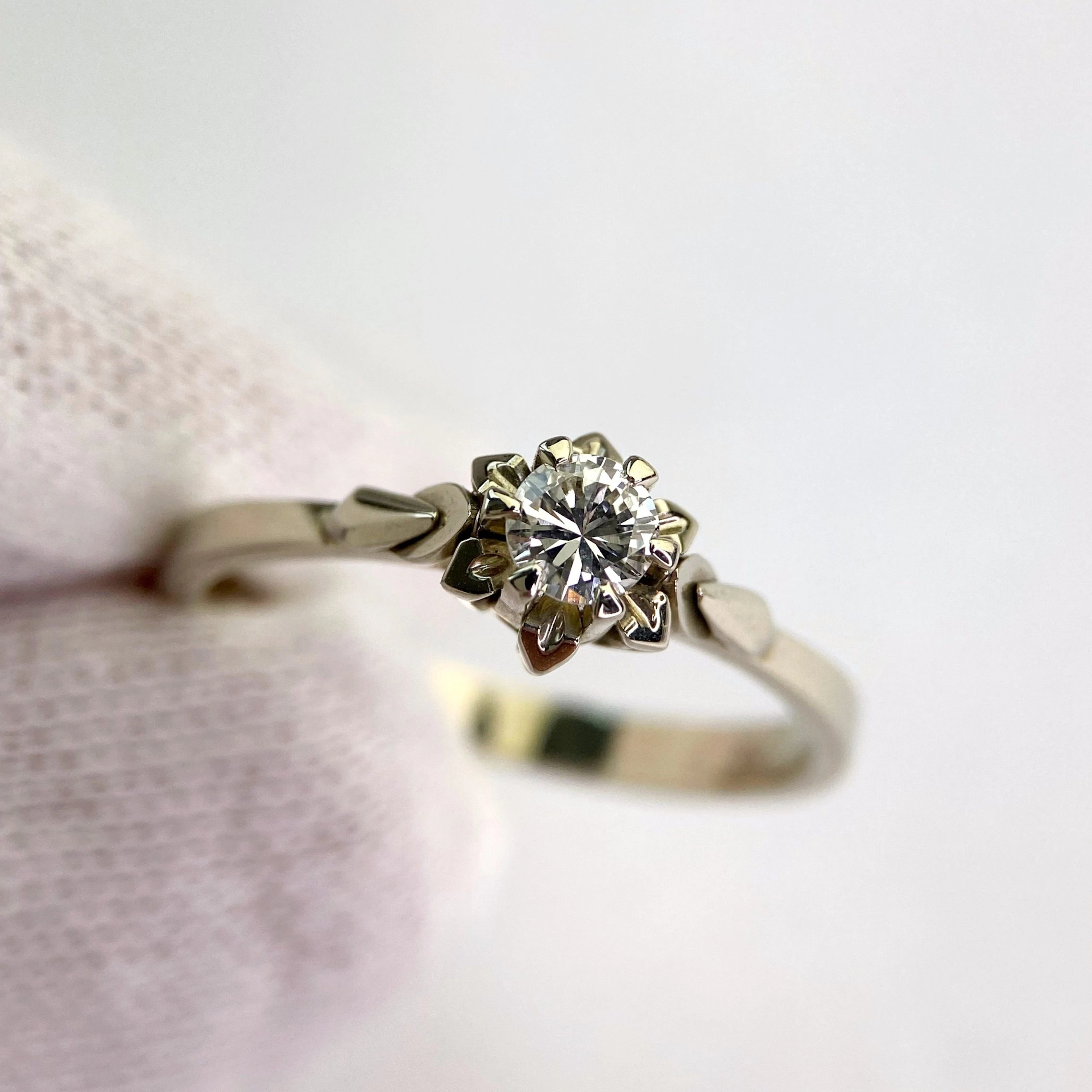 White gold jewel 0.25 ct diamond in prong setting: “Ava’s Starry Call”