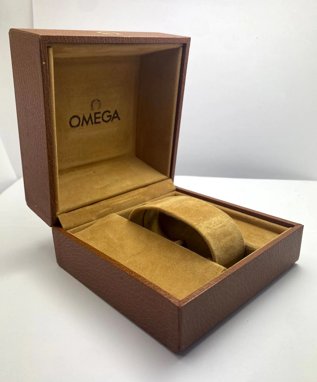 Vintage Omega Box light brown