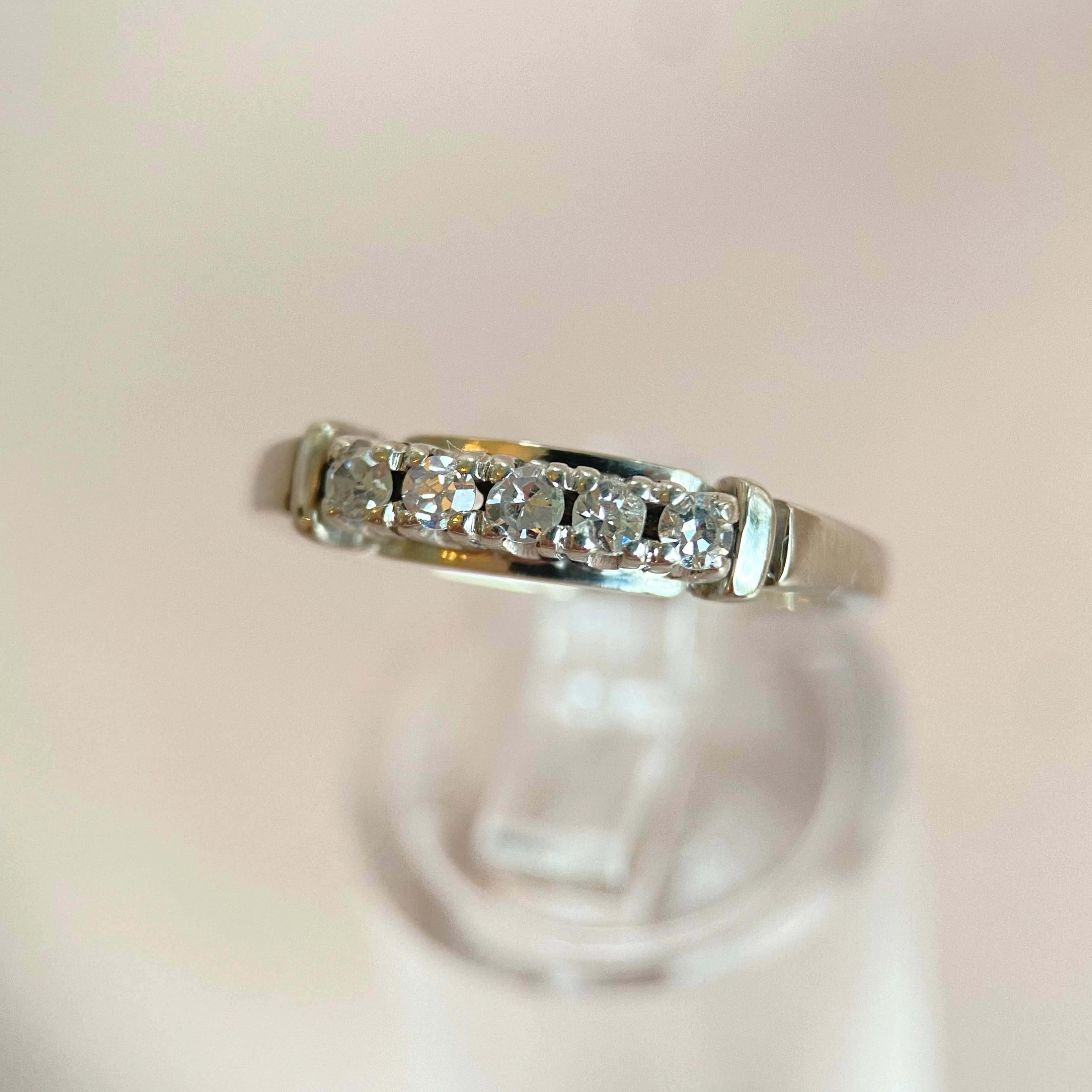 White gold ring with octagonal-cut diamonds (1960–1970)