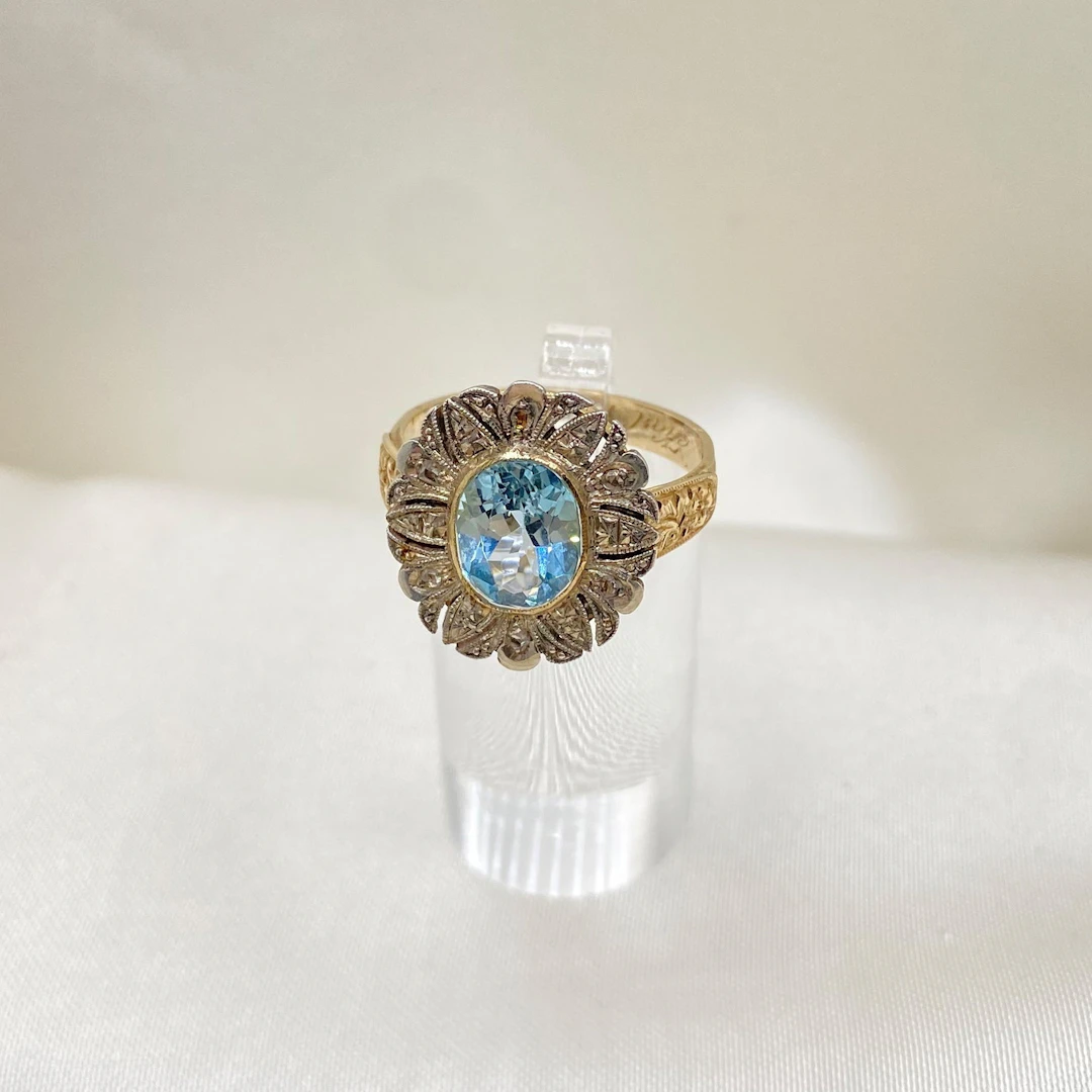 3 carat blue topaz – elegance in yellow gold ring: “Ice Princess”