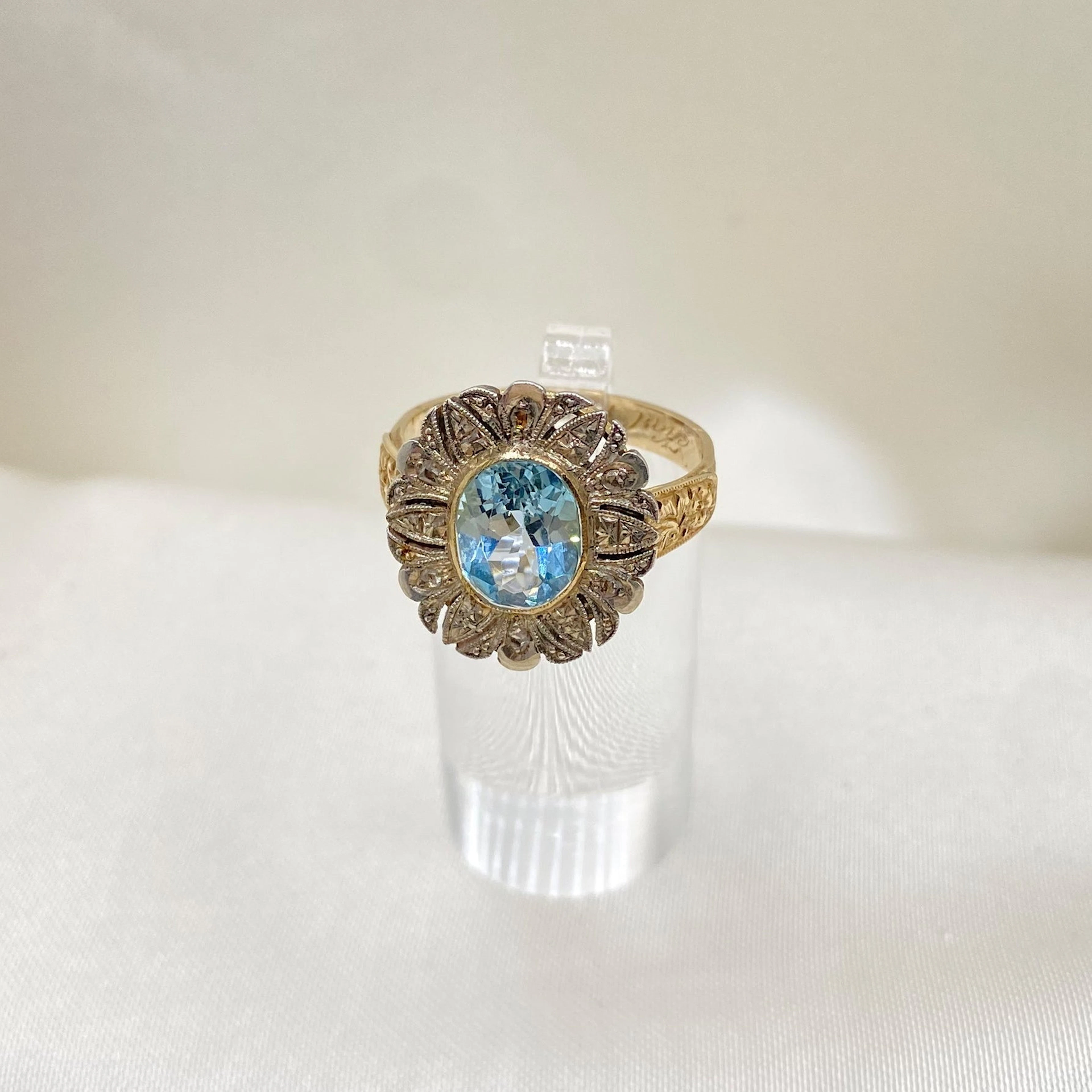 3 carat blue topaz – elegance in yellow gold ring: “Ice Princess”