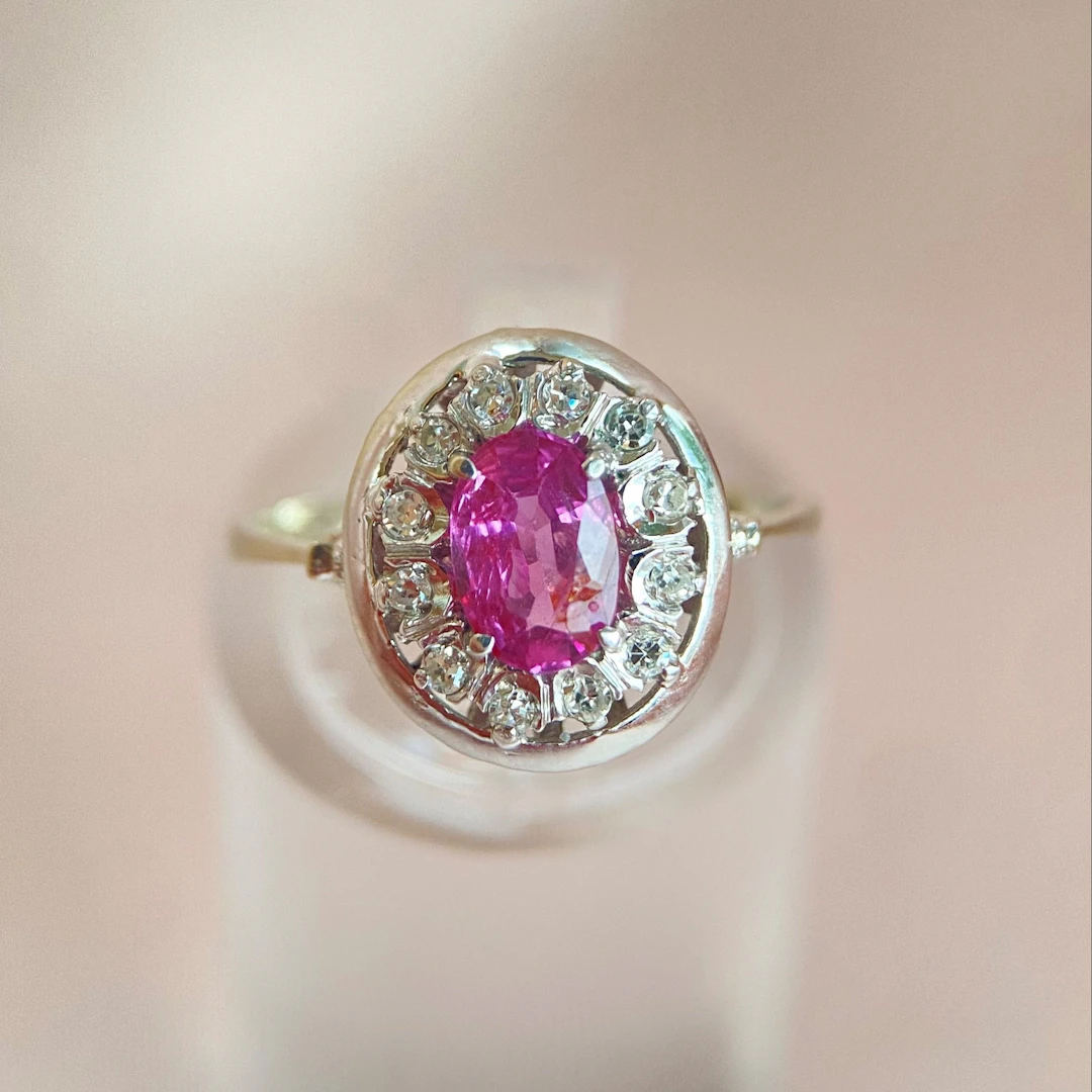 White gold ring with pink sapphire and diamonds (1990–2000)