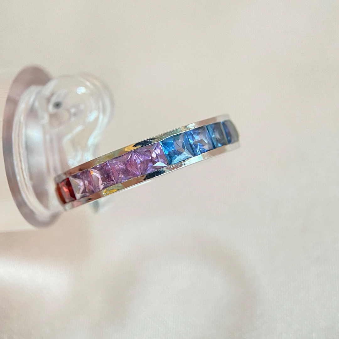 Modern white gold ring with princess-cut colored sapphires
