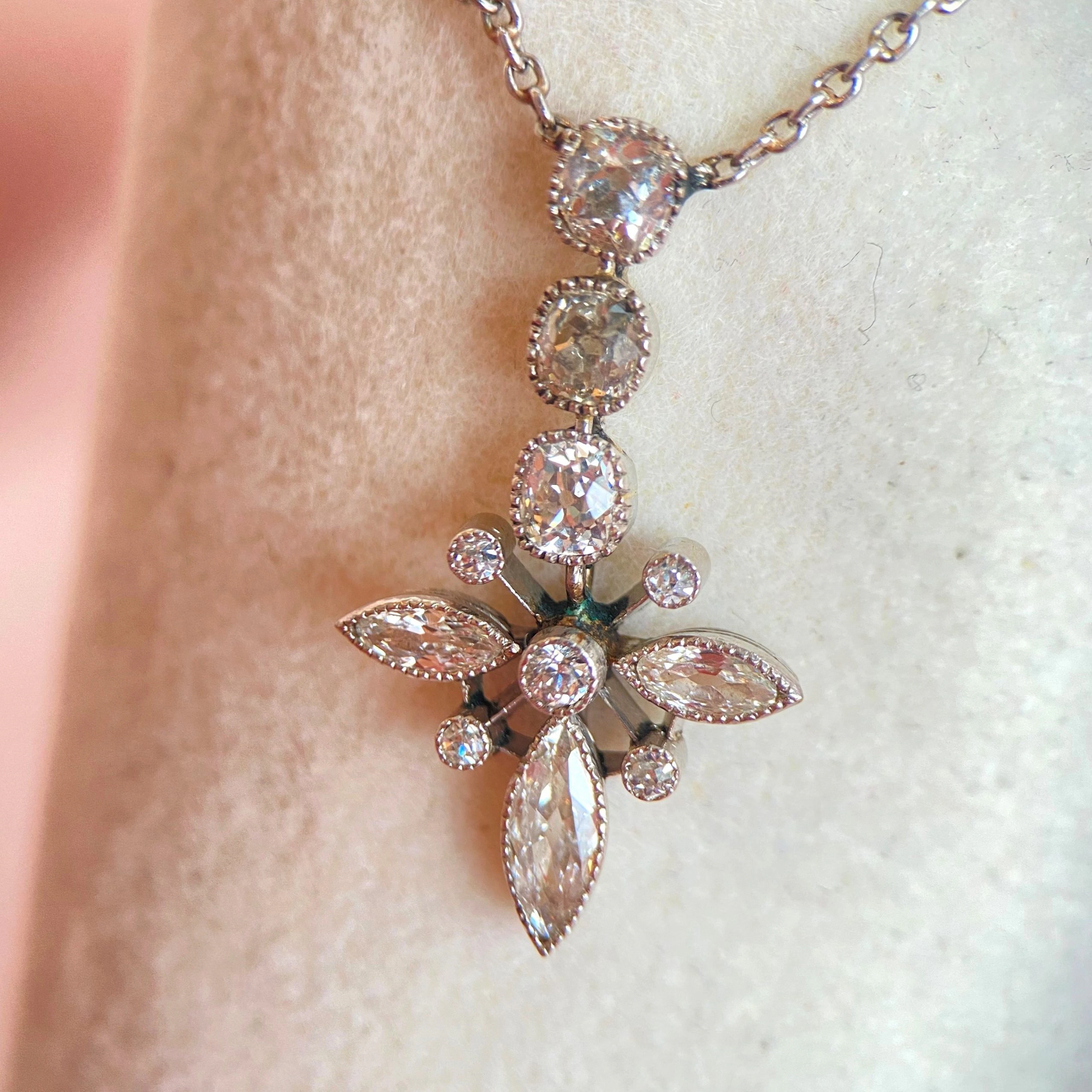 Platinum necklace with diamonds totaling approximately 1.20 ct: “Floral