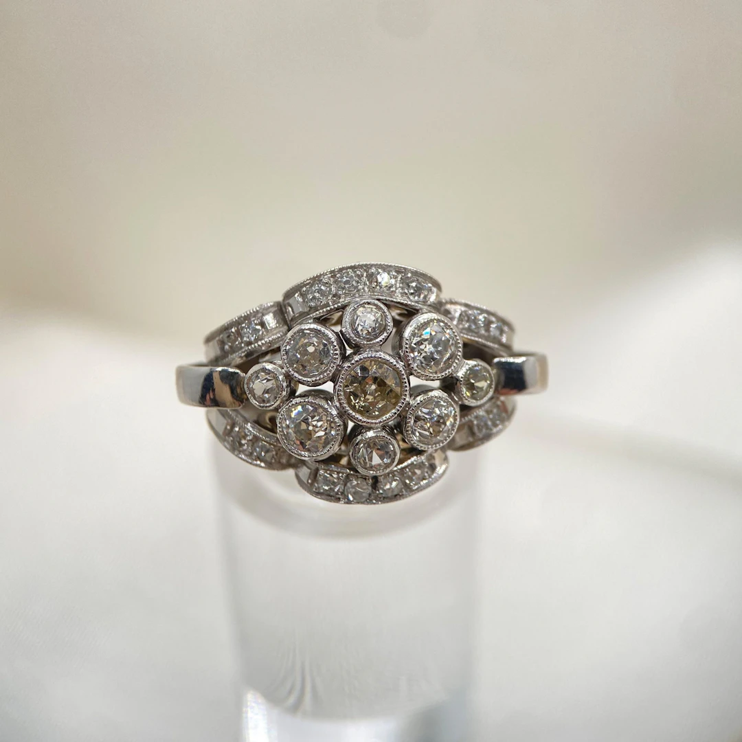 White gold diamond ring: “Rythm of Willpower”