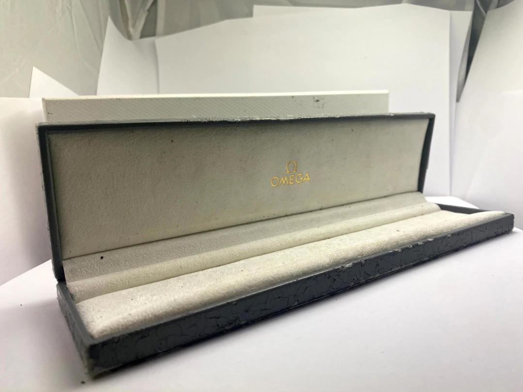 Vintage Omega Box grey