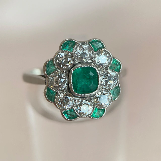 Platinum ring with emeralds and diamonds: “Spring Fever” (dating back to 1900)