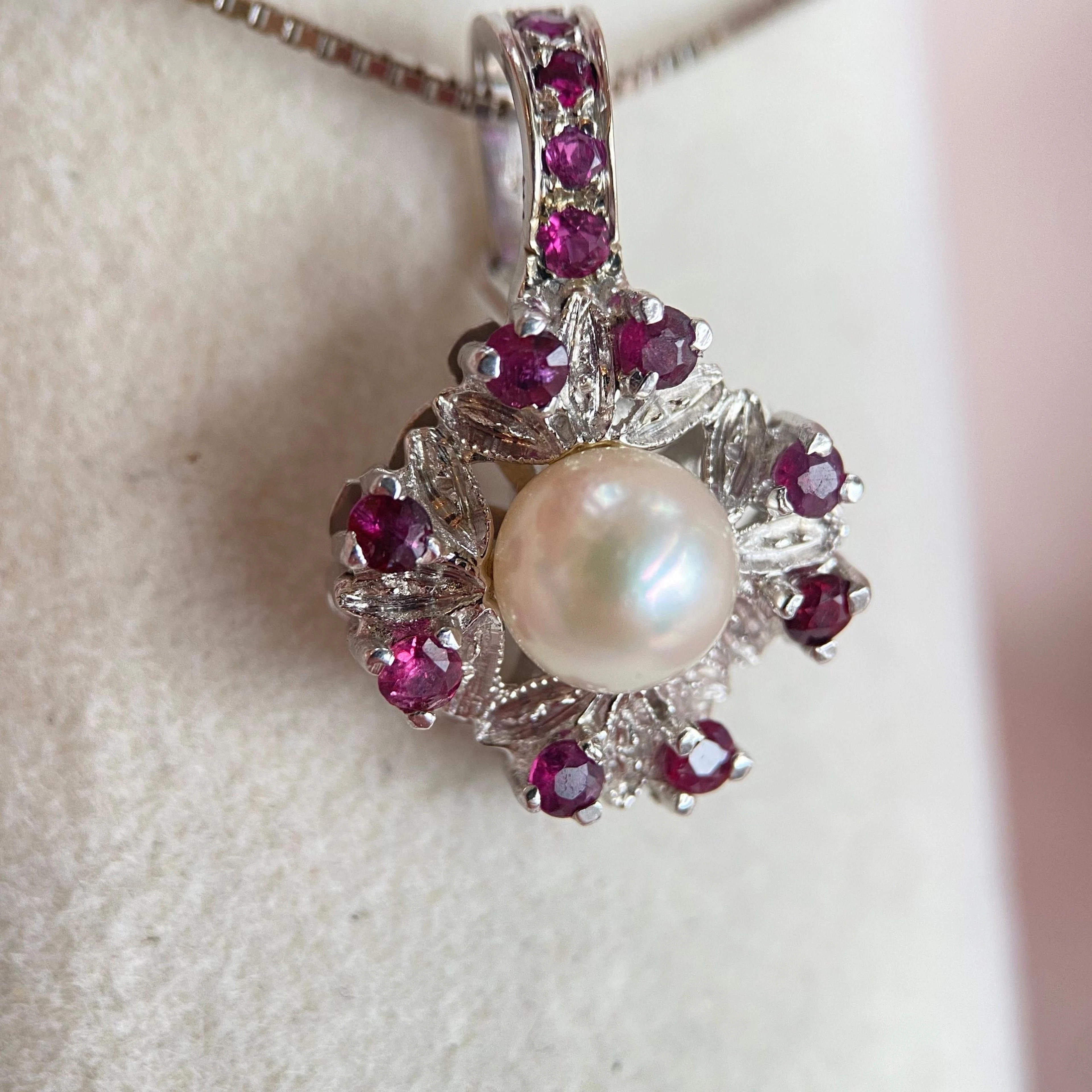 White gold pendant with pearl & rubies: “Eternal Beauty”